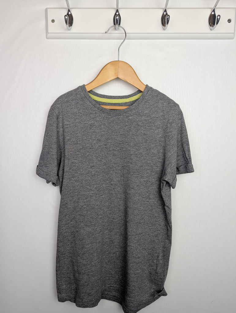 TU Plain Grey Top - Boys 8 Years Little Ones Preloved Used, Preloved, Preworn Baby, Girls & Boys Clothes. Kids & Children's second hand Clothing UK Online. Cheap affordable. Brands including Next, Joules, Nutmeg Morrisons, TU, F&F, H&M.