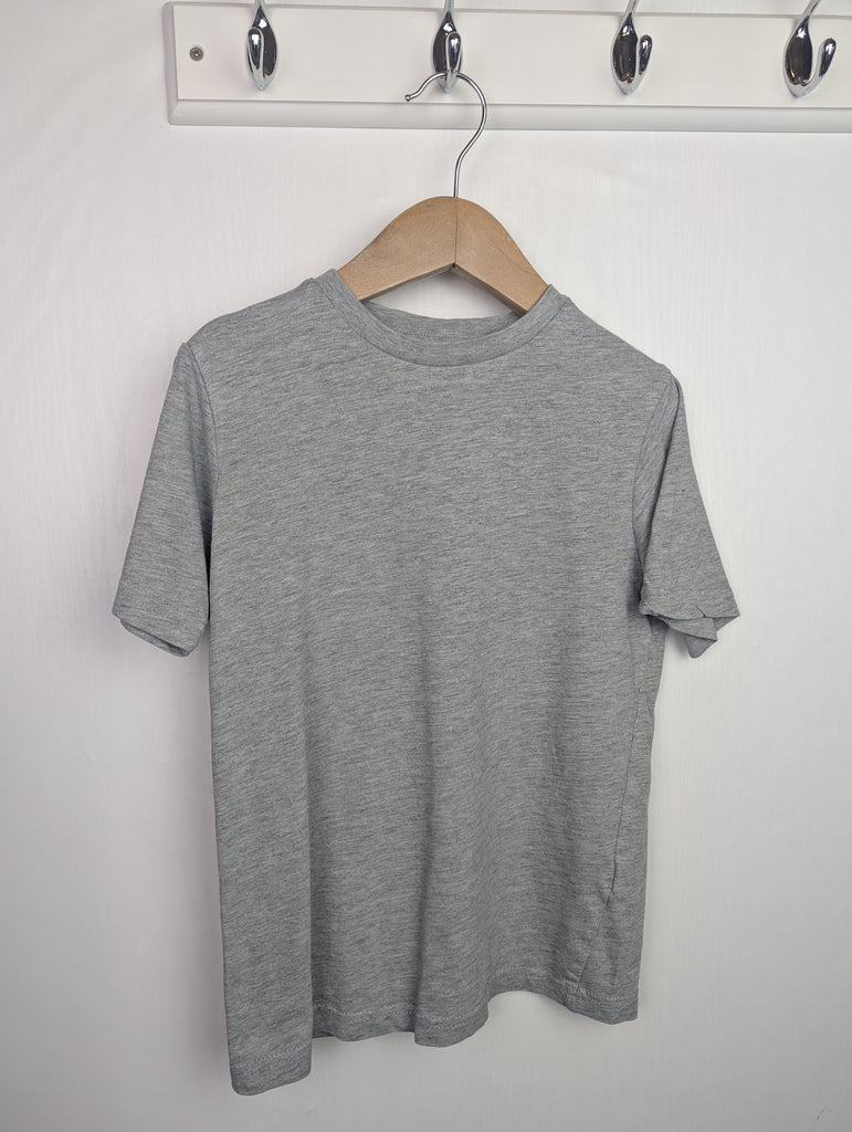 Studio Plain Grey Top - Boys 7-8 Years Little Ones Preloved Used, Preloved, Preworn Baby, Girls & Boys Clothes. Kids & Children's second hand Clothing UK Online. Cheap affordable. Brands including Next, Joules, Nutmeg Morrisons, TU, F&F, H&M.