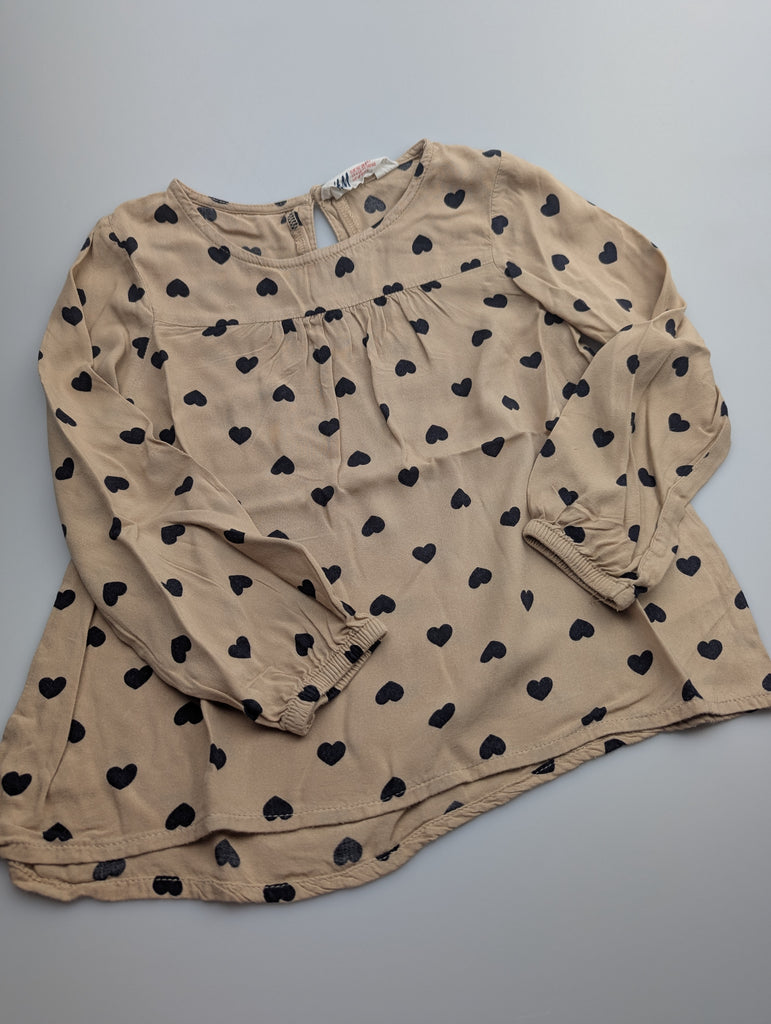 H&M Beige Heart Top - Girls 4-5 Years Little Ones Preloved Used, Preloved, Preworn Baby, Girls & Boys Clothes. Kids & Children's second hand Clothing UK Online. Cheap affordable. Brands including Next, Joules, Nutmeg Morrisons, TU, F&F, H&M.