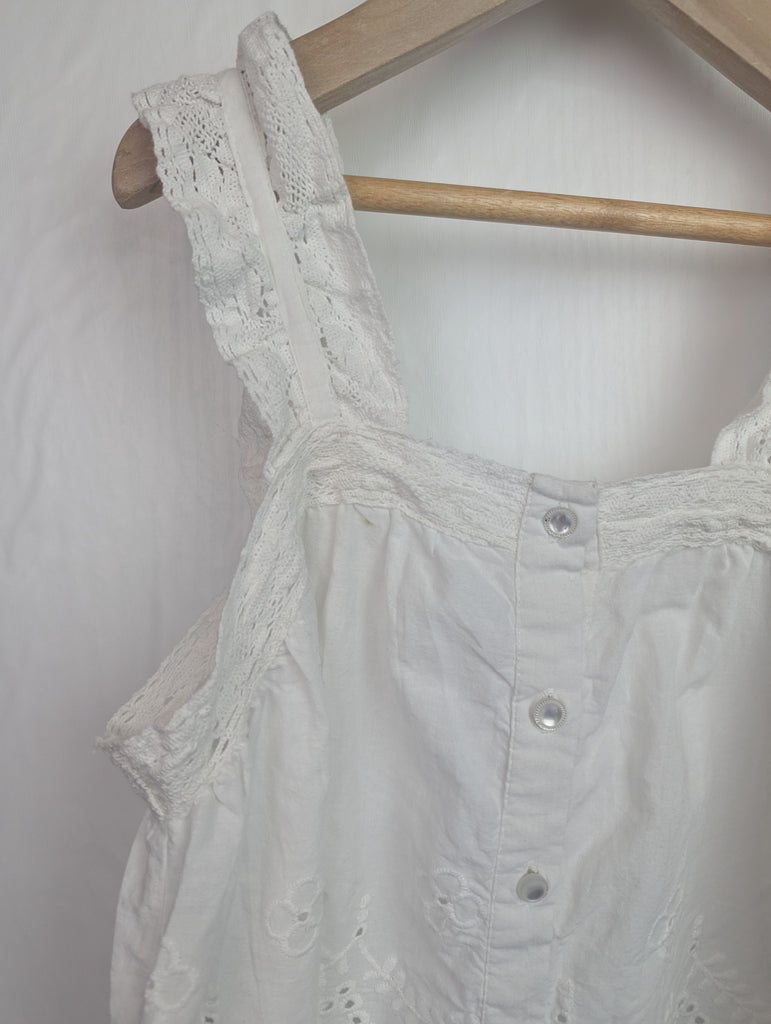 NWOT's River Island White Floral Top - Girls 9-10 Years Little Ones Preloved Second Hand Baby, Girls & Boys Clothes. UK Postage