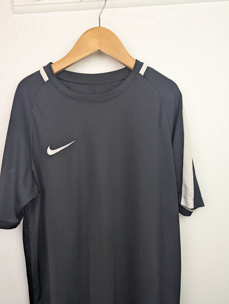 Nike Dri-Fit Sports Top - Unisex 13-15 Years Little Ones Preloved Second Hand Baby, Girls & Boys Clothes. UK Postage