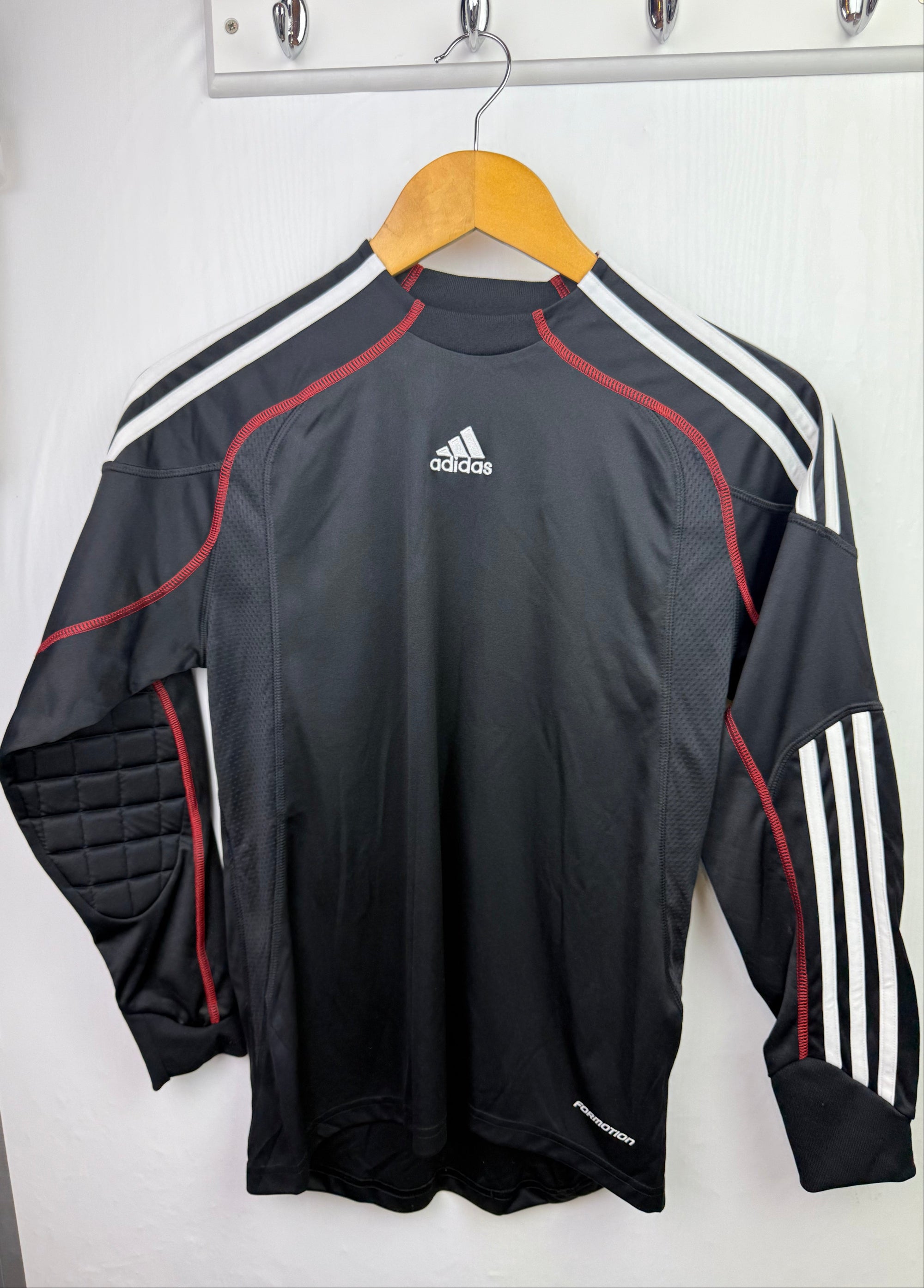 Adidas Long Sleeve Sports Top - Unisex 11 - 12 Years - Little Ones Preloved. Second Hand Children's & Preloved Baby, Kids, Girls & Boys Clothes. UK online