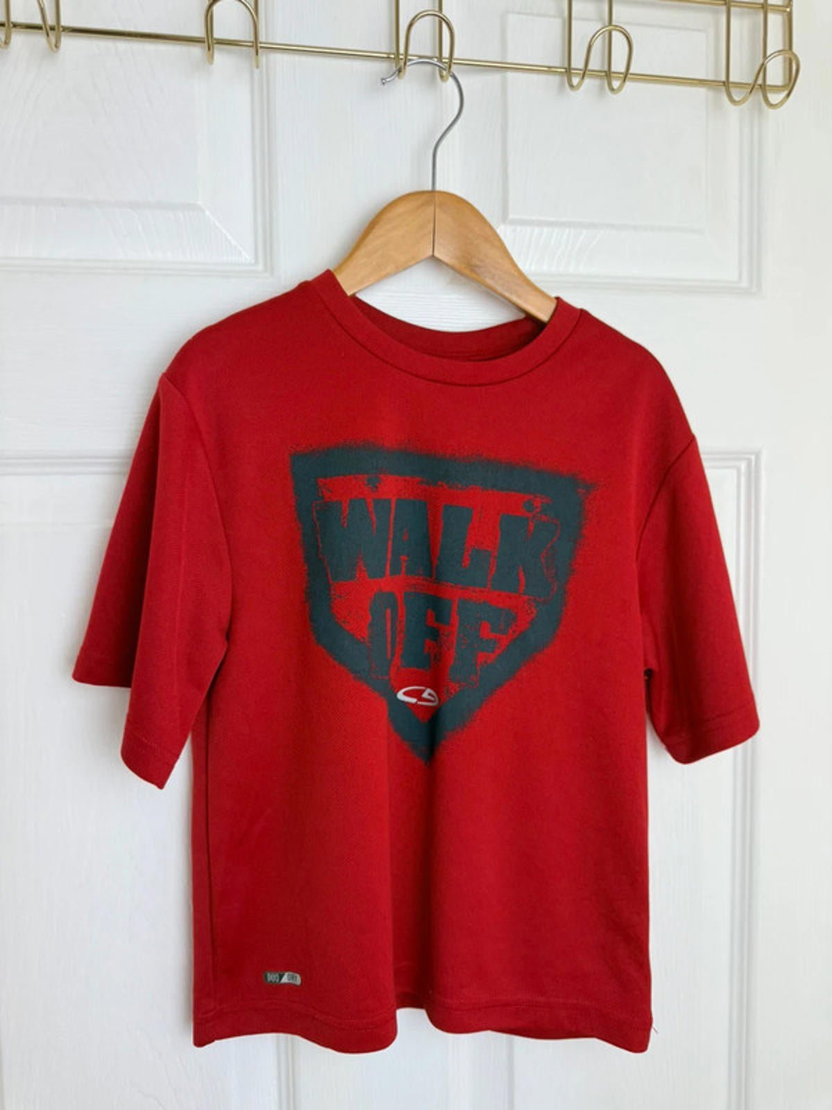Champion Red ‘Walk Off’ Top - Boys 4 - 5 Years - Little Ones Preloved. Second Hand Children's & Preloved Baby, Kids, Girls & Boys Clothes. UK online