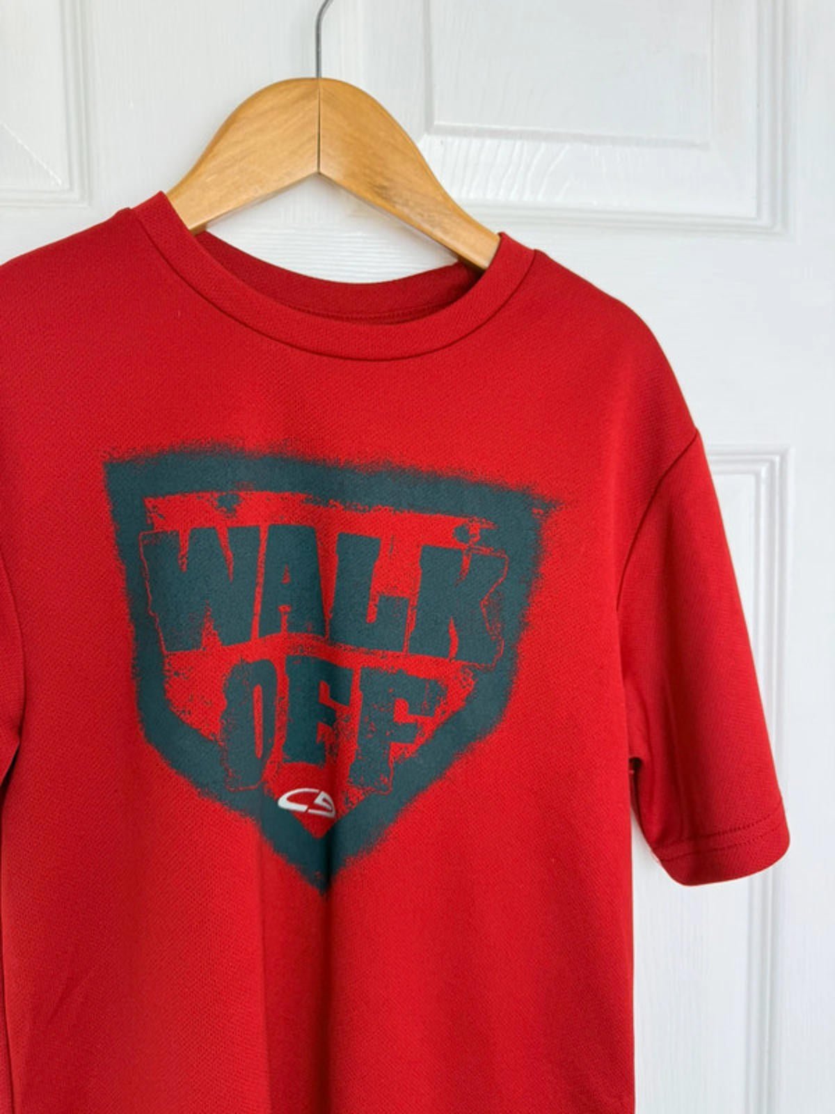 Champion Red ‘Walk Off’ Top - Boys 4 - 5 Years - Little Ones Preloved. Second Hand Children's & Preloved Baby, Kids, Girls & Boys Clothes. UK online