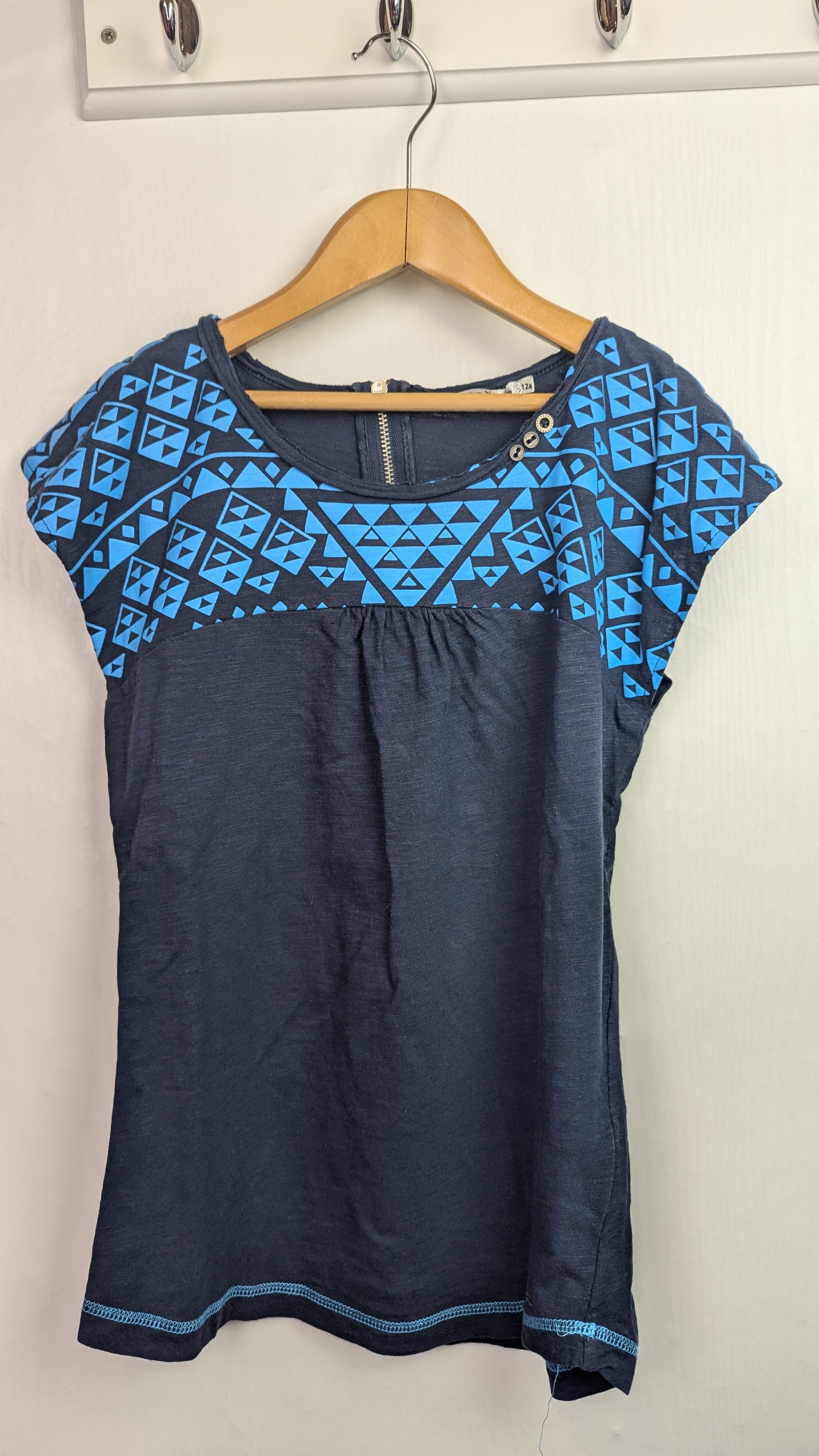 DDP Navy & Blue Triangle Top - Girls 12 Years - Little Ones Preloved. Second Hand Children's & Preloved Baby, Kids, Girls & Boys Clothes. UK online