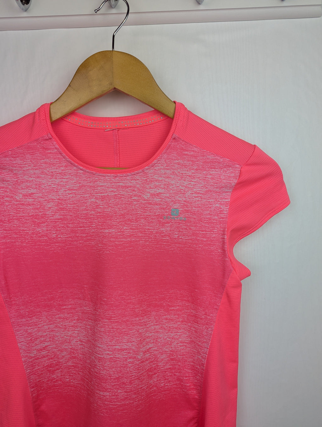 Decathlon Domyos Sports Top - Girls 10 - 11 Years - Little Ones Preloved. Second Hand Children's & Preloved Baby, Kids, Girls & Boys Clothes. UK online