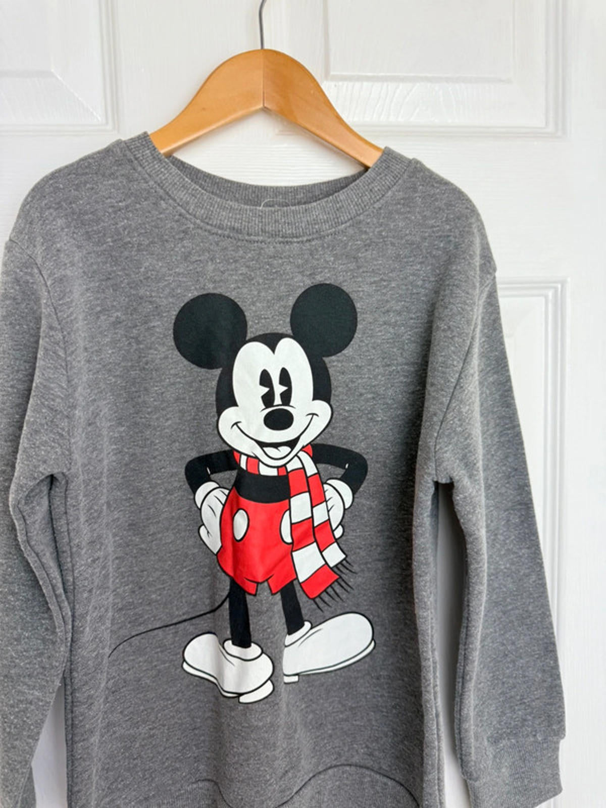 Disney Mickey Mouse grey jumper - unisex 5 - 6 years - Little Ones Preloved. Second Hand Children's & Preloved Baby, Kids, Girls & Boys Clothes. UK online