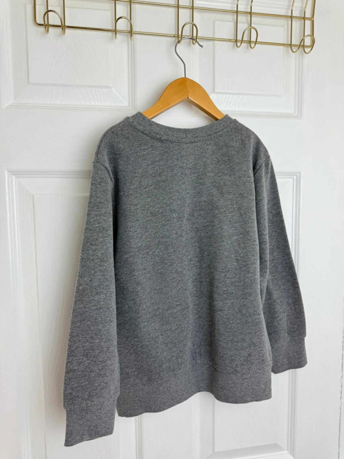 Disney Mickey Mouse grey jumper - unisex 5 - 6 years - Little Ones Preloved. Second Hand Children's & Preloved Baby, Kids, Girls & Boys Clothes. UK online