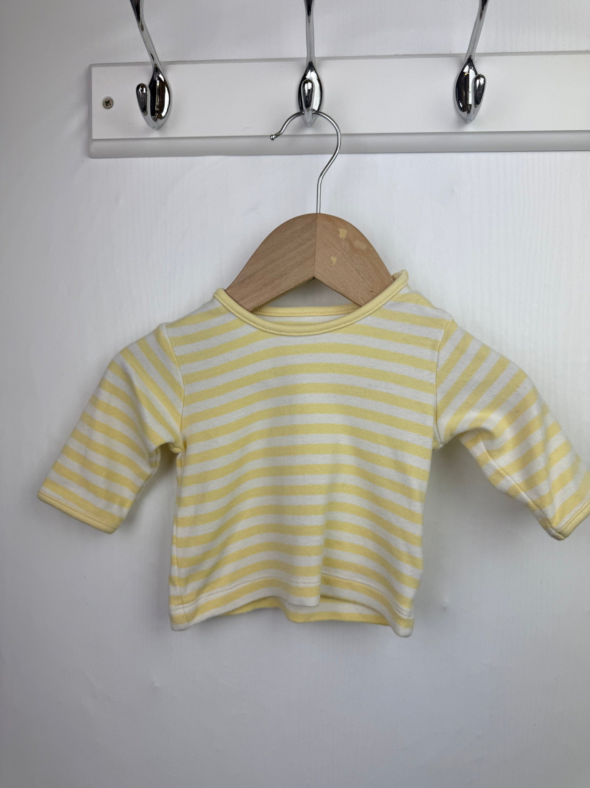 Disney Store Yellow Top - Unisex Newborn - Little Ones Preloved. Second Hand Children's & Preloved Baby, Kids, Girls & Boys Clothes. UK online