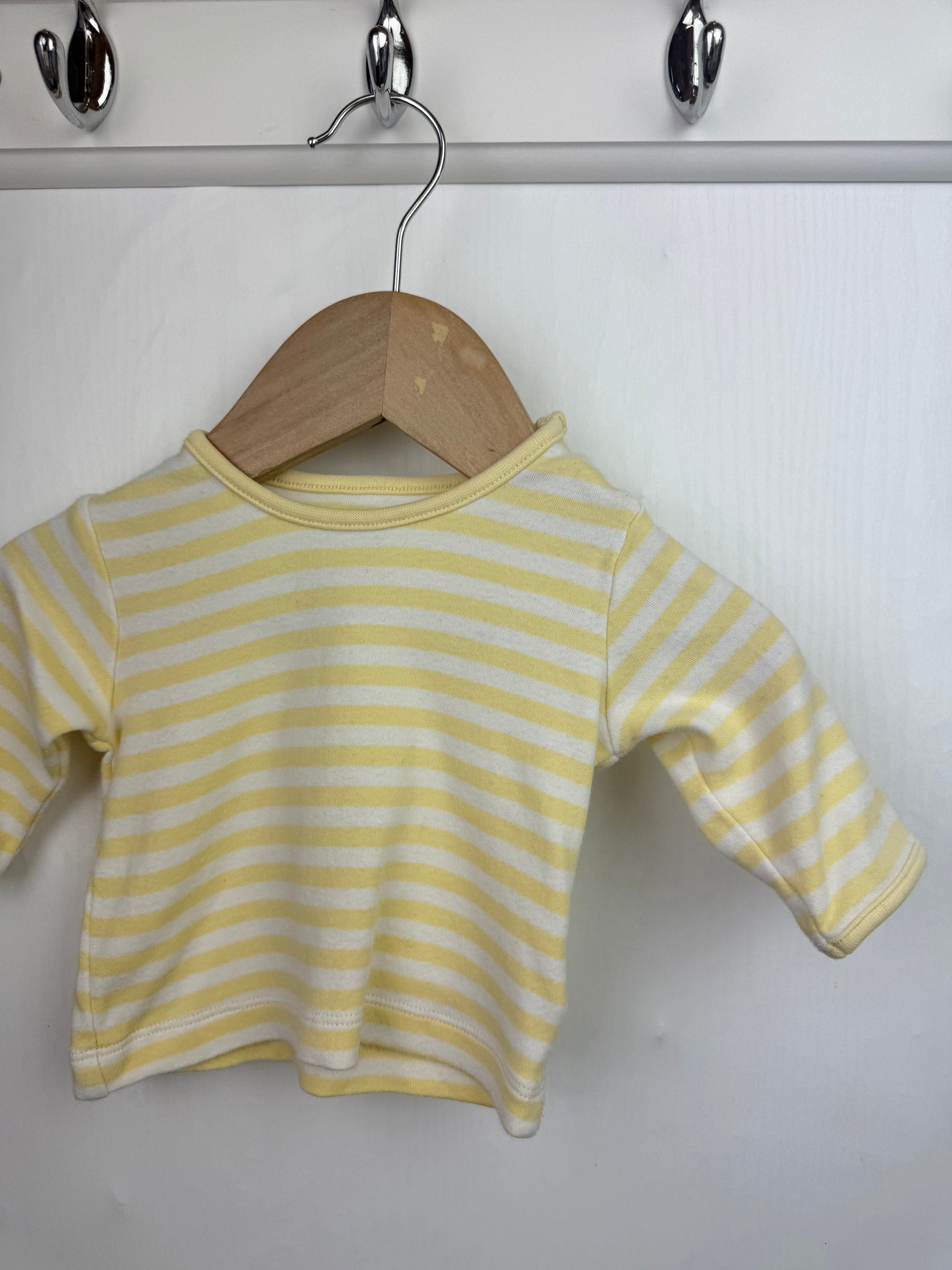 Disney Store Yellow Top - Unisex Newborn - Little Ones Preloved. Second Hand Children's & Preloved Baby, Kids, Girls & Boys Clothes. UK online