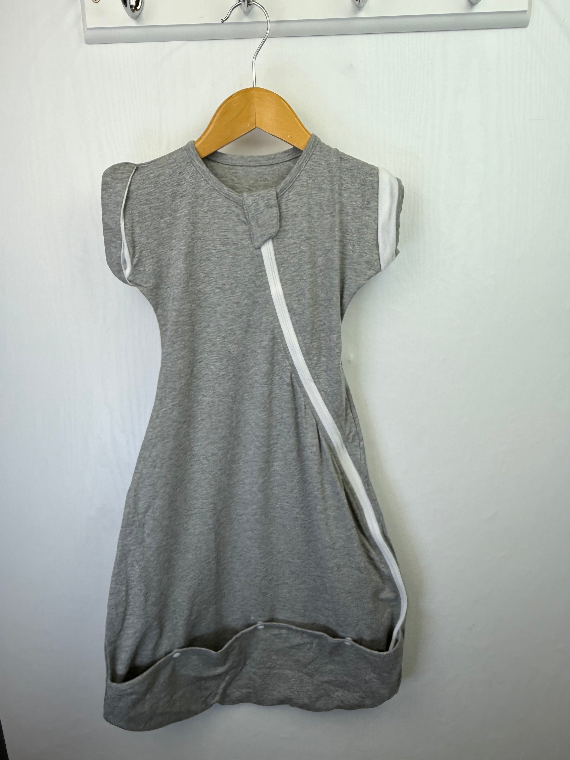 Duomiaomiao Grey Swaddle 1 Tog - Unisex 3 - 6 Months - Little Ones Preloved. Second Hand Children's & Preloved Baby, Kids, Girls & Boys Clothes. UK online