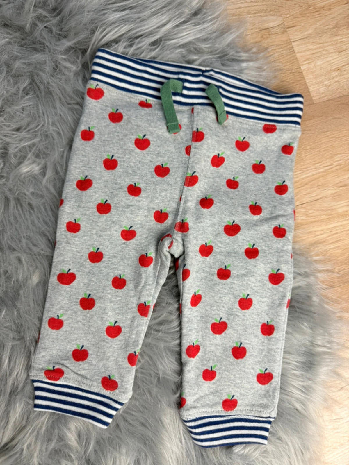 Nwot’s Ex-Boden Reversible Jogging Bottoms - Unisex 3-6 Months Little Ones Preloved. Preloved Kids & Children’s Gently Used Clothing. Second Hand Baby, Girls & Boys Clothes. UK Postage
