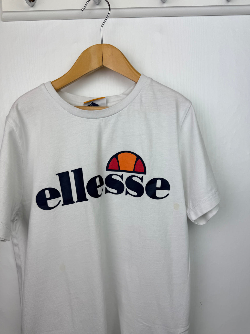Ellesse Short Sleeve Top - Unisex 10 - 11 Years - Little Ones Preloved. Second Hand Children's & Preloved Baby, Kids, Girls & Boys Clothes. UK online