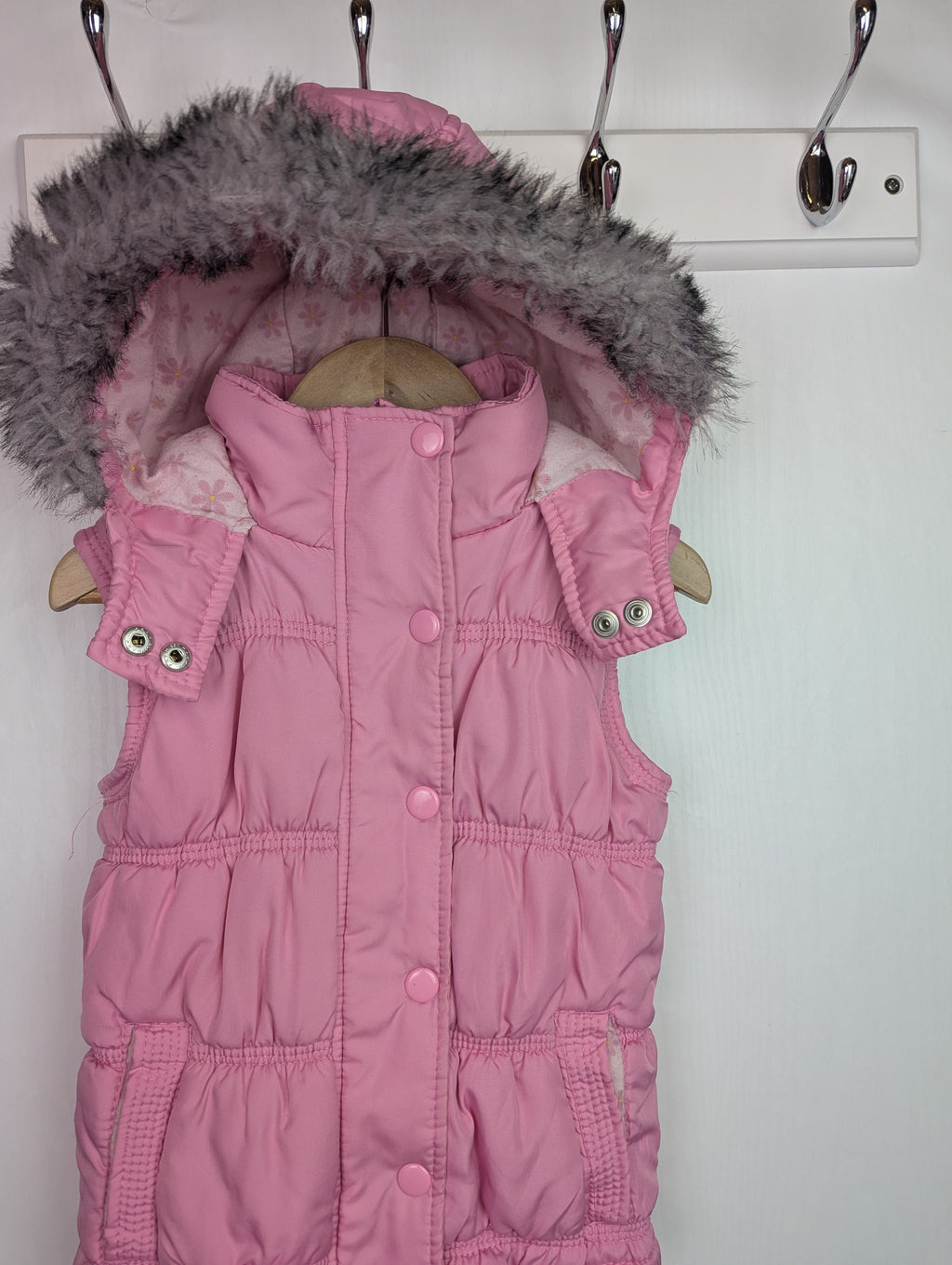Evie Angel Pink Bodywarmer - Girls 4 - 5 Years - Little Ones Preloved. Second Hand Children's & Preloved Baby, Kids, Girls & Boys Clothes. UK online