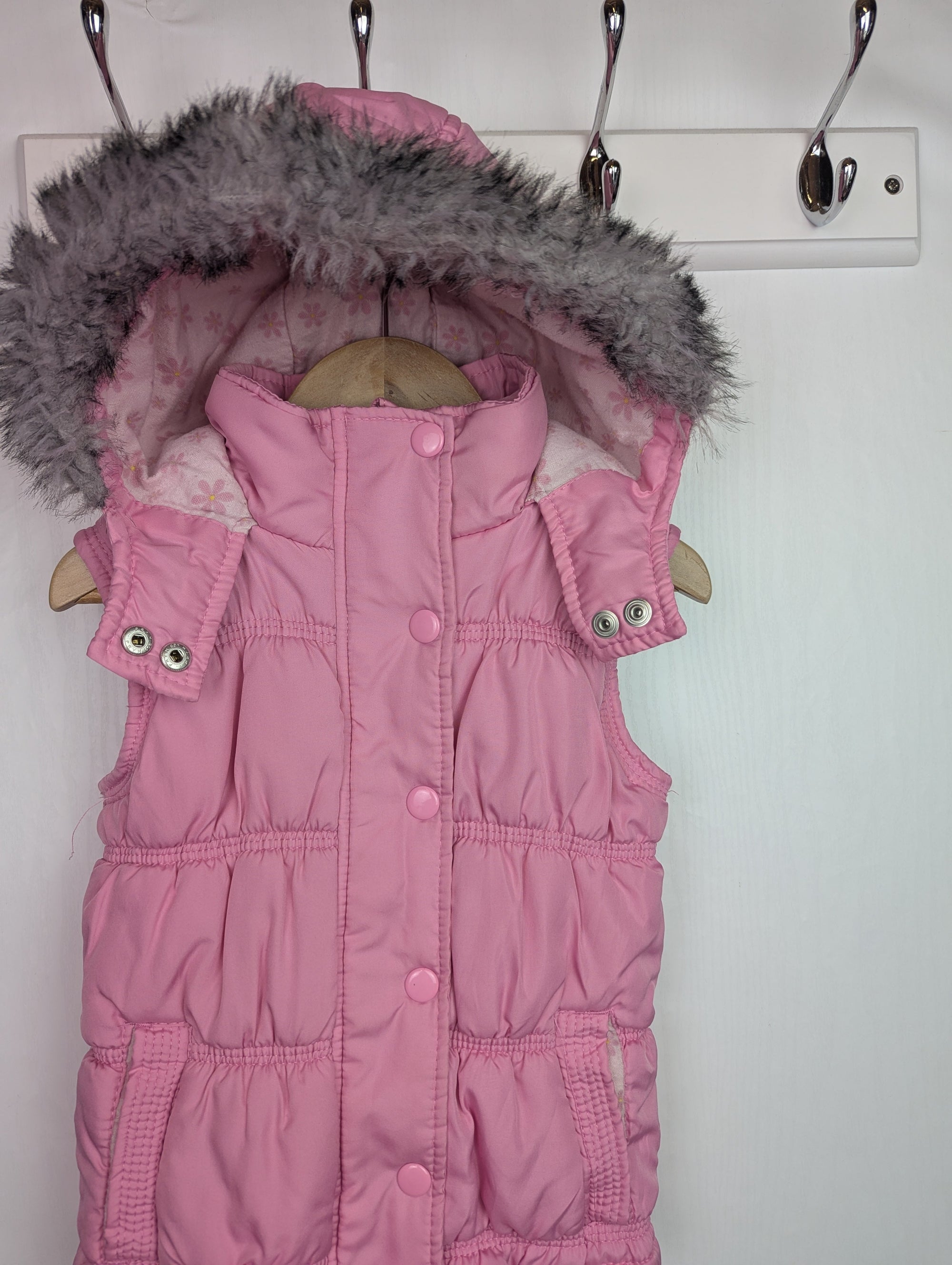 Evie Angel Pink Bodywarmer - Girls 4 - 5 Years - Little Ones Preloved. Second Hand Children's & Preloved Baby, Kids, Girls & Boys Clothes. UK online