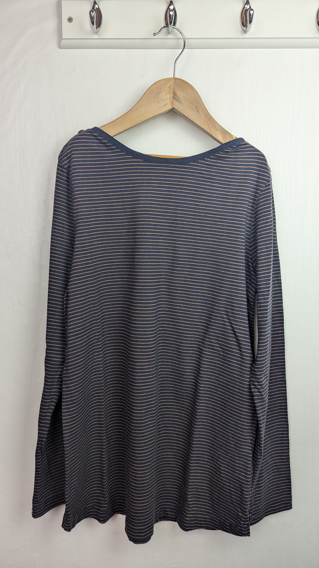 FatFace Navy Striped Long Sleeve Top - Girls 12 - 13 Years - Little Ones Preloved. Second Hand Children's & Preloved Baby, Kids, Girls & Boys Clothes. UK online