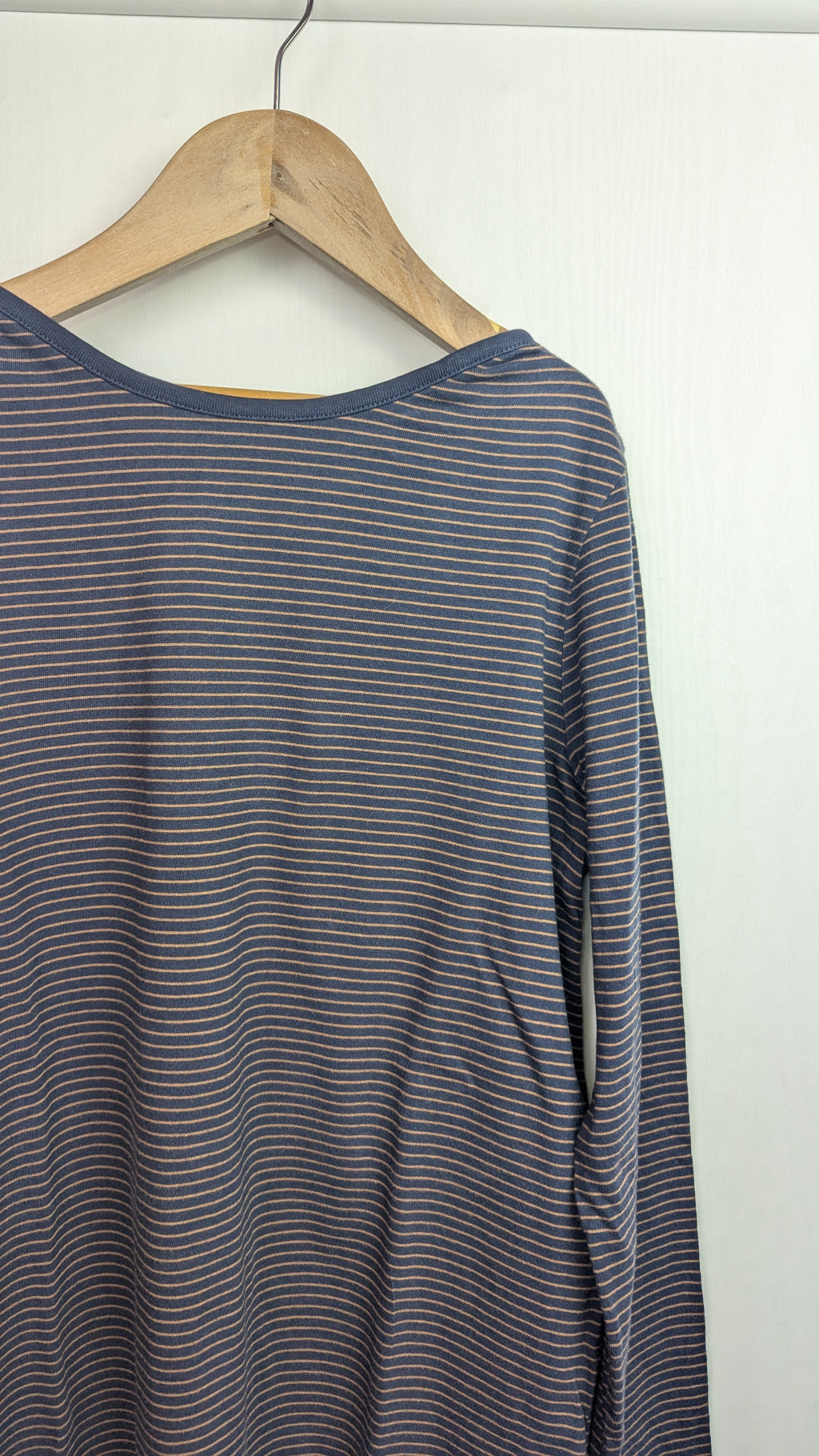 FatFace Navy Striped Long Sleeve Top - Girls 12 - 13 Years - Little Ones Preloved. Second Hand Children's & Preloved Baby, Kids, Girls & Boys Clothes. UK online