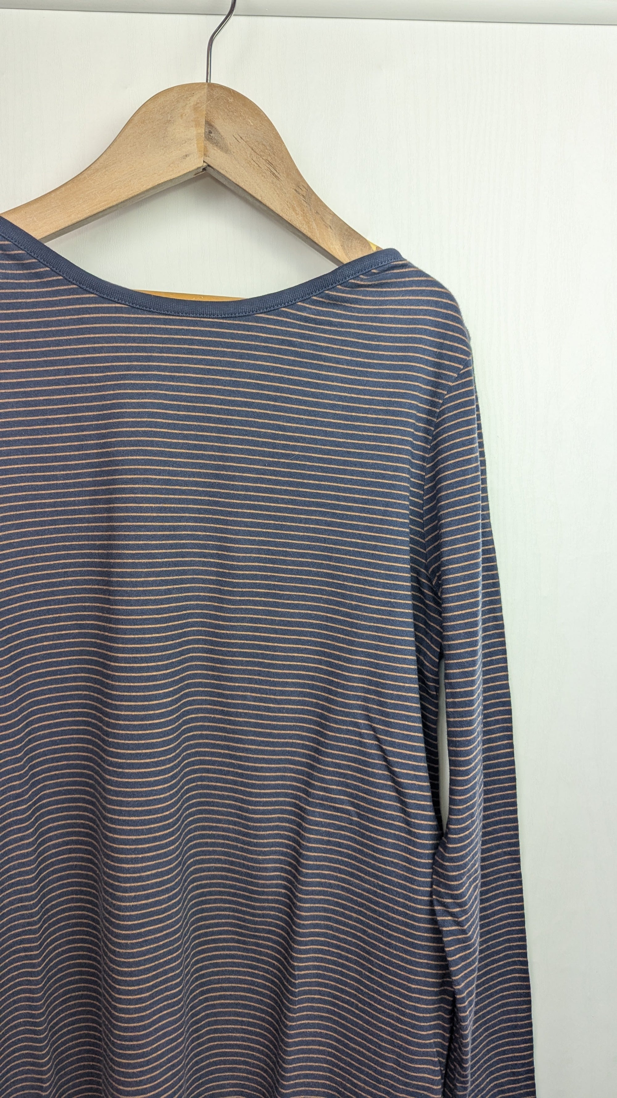 FatFace Navy Striped Long Sleeve Top - Girls 12 - 13 Years - Little Ones Preloved. Second Hand Children's & Preloved Baby, Kids, Girls & Boys Clothes. UK online