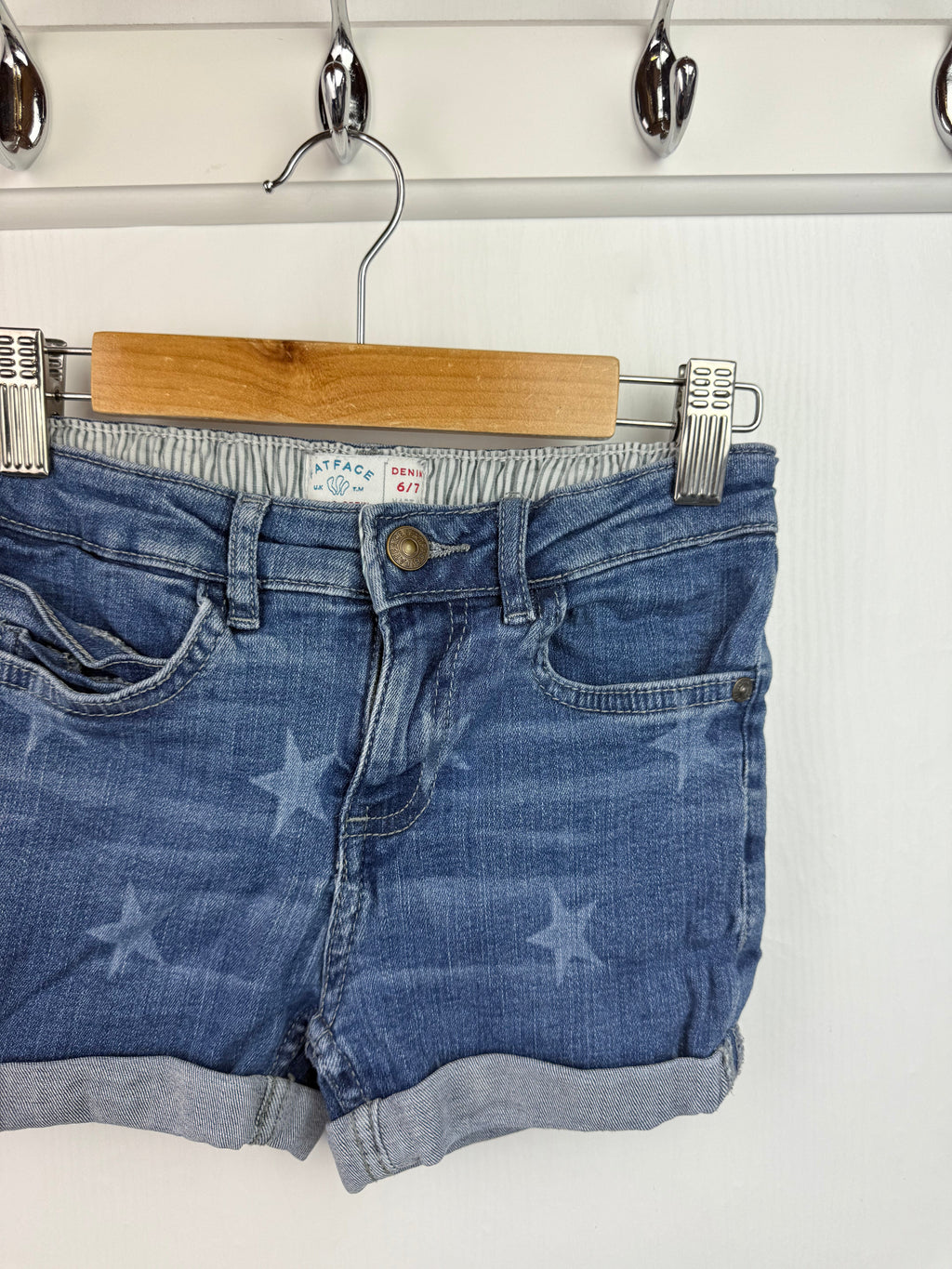FatFace Star Denim Shorts - Girls 6 - 7 Years - Little Ones Preloved. Second Hand Children's & Preloved Baby, Kids, Girls & Boys Clothes. UK online