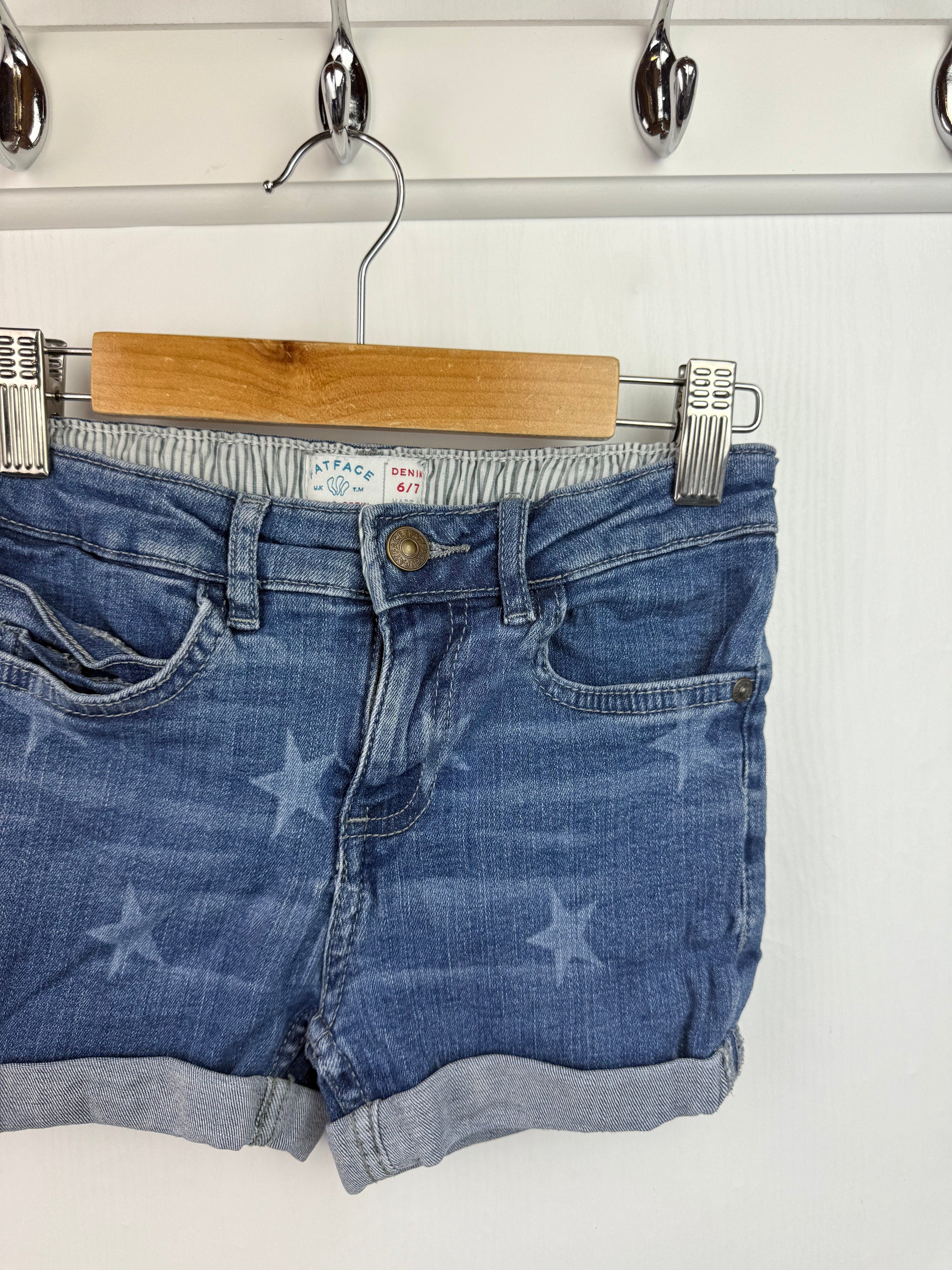 FatFace Star Denim Shorts - Girls 6 - 7 Years - Little Ones Preloved. Second Hand Children's & Preloved Baby, Kids, Girls & Boys Clothes. UK online