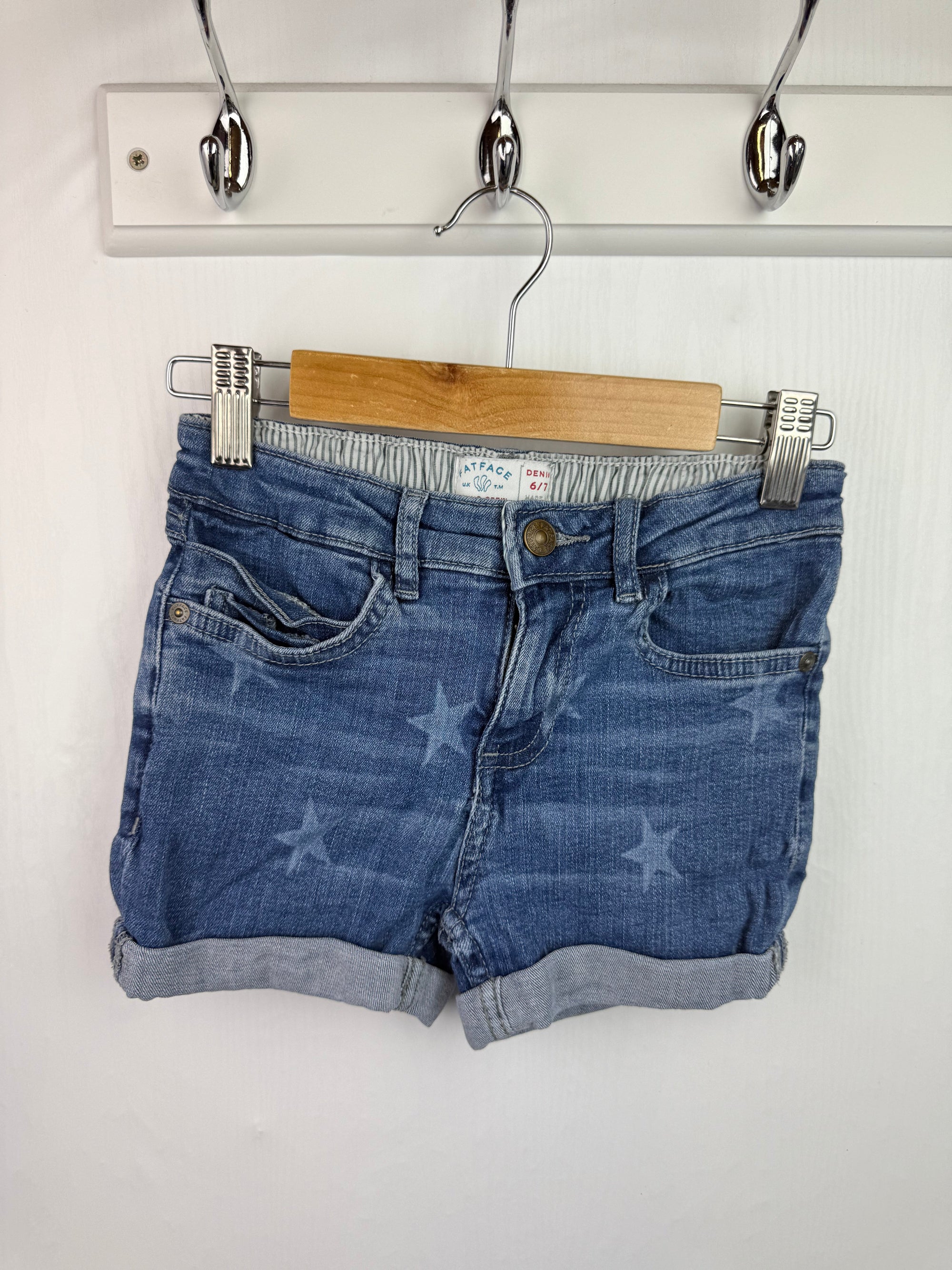 FatFace Star Denim Shorts - Girls 6 - 7 Years - Little Ones Preloved. Second Hand Children's & Preloved Baby, Kids, Girls & Boys Clothes. UK online
