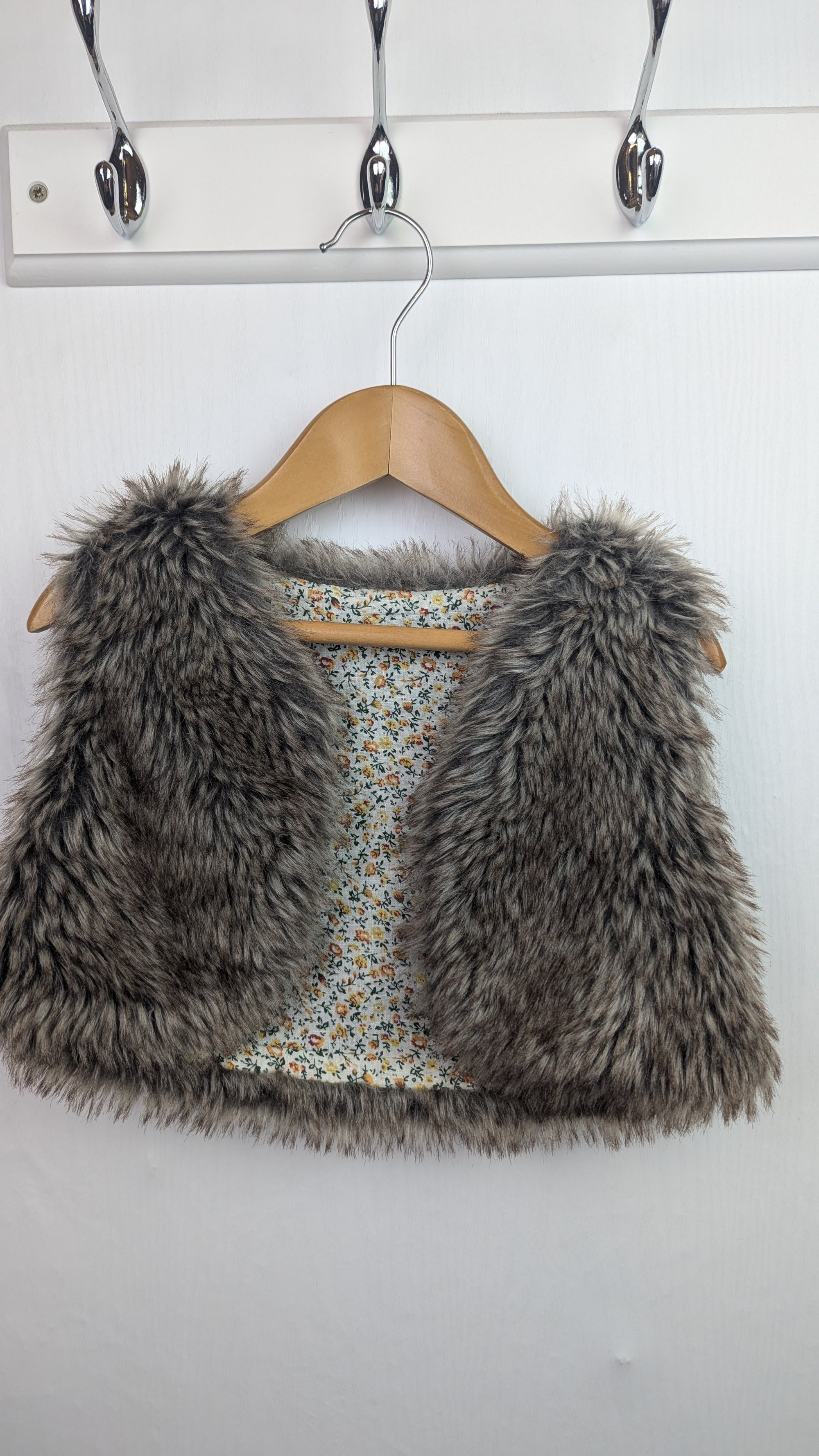 Faux Fur Brown Body Warmer - Girls 18 - 24 Months - Little Ones Preloved. Second Hand Children's & Preloved Baby, Kids, Girls & Boys Clothes. UK online