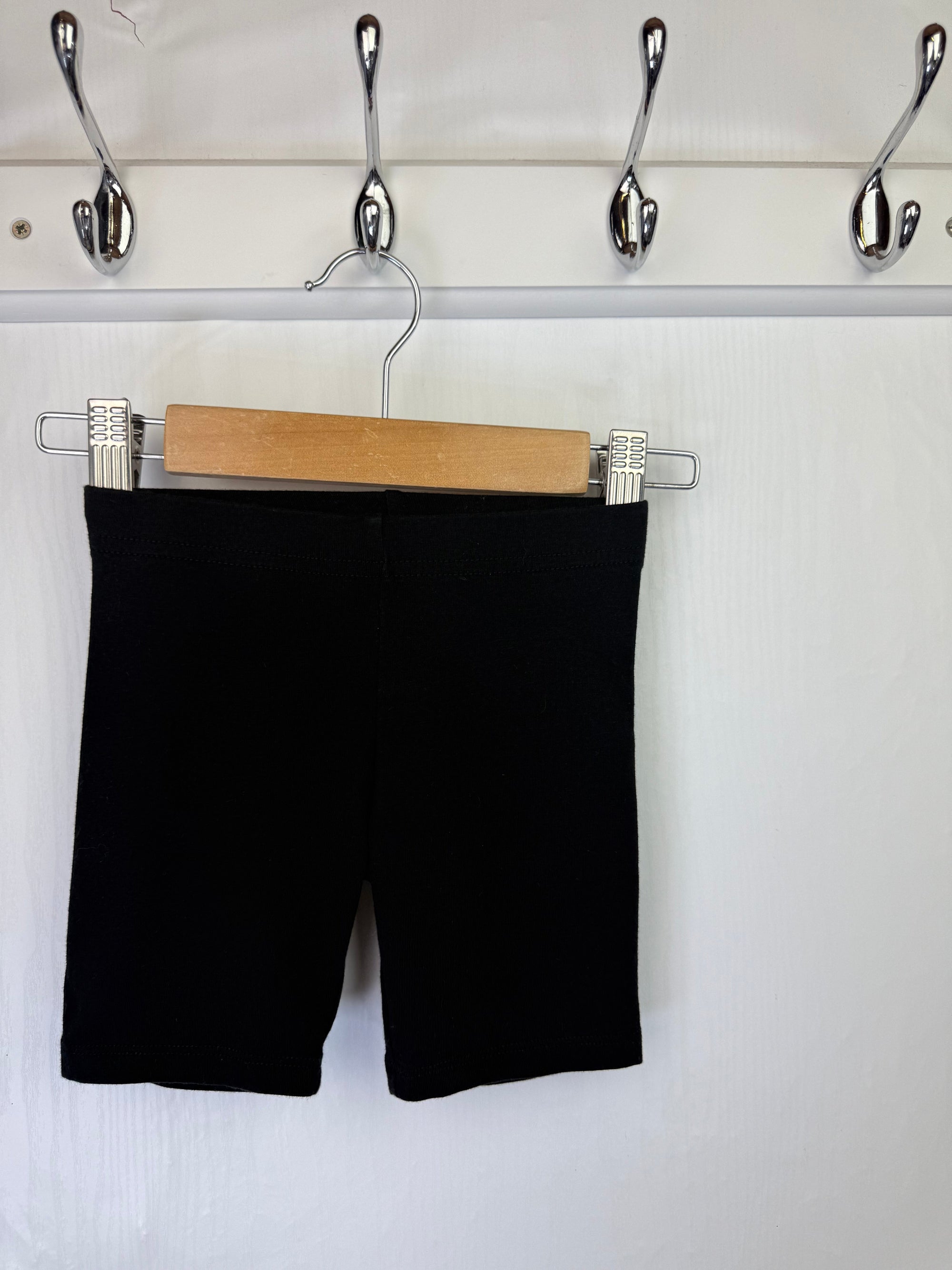 F&F Black Cycle Shorts - Girls 3 - 4 Years - Little Ones Preloved. Second Hand Children's & Preloved Baby, Kids, Girls & Boys Clothes. UK online