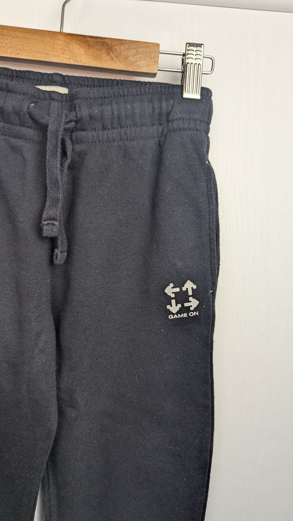 F&F Black Jogging Bottoms - Boys 7-8 Years Little Ones Preloved Used, Preloved, Preworn & Second Hand Baby, Kids & Children's Clothing UK Online. Cheap affordable. Brands including Next, Joules, Nutmeg Morrisons, TU, F&F, H&M.