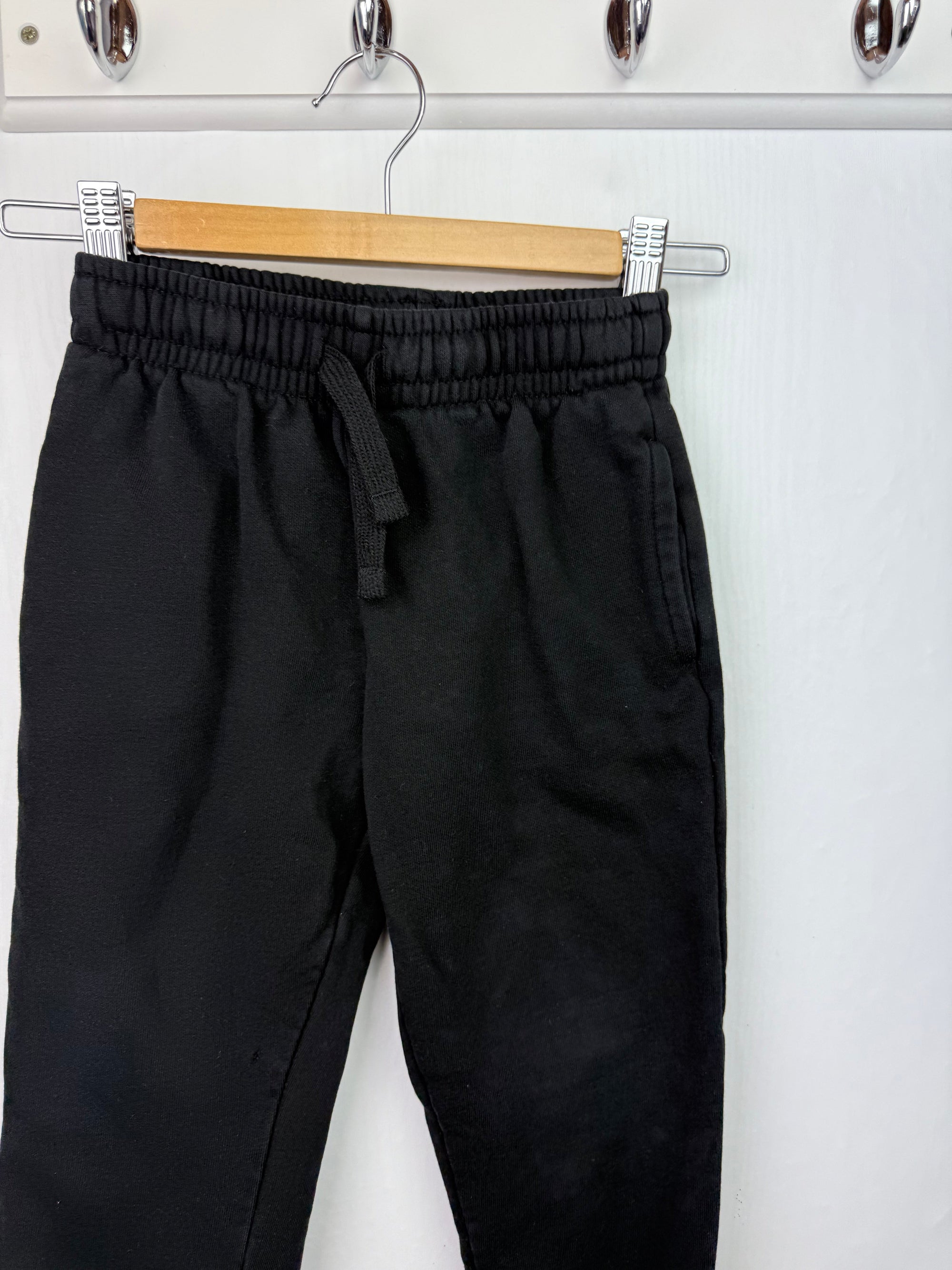 F&F Black Jogging Bottoms - Unisex 5 - 6 Years - Little Ones Preloved. Second Hand Children's & Preloved Baby, Kids, Girls & Boys Clothes. UK online