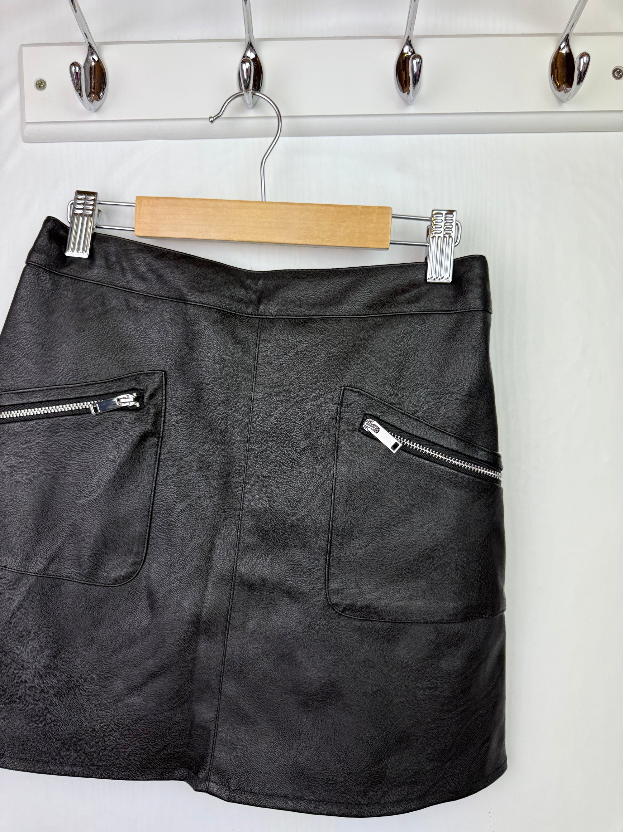 F&F Black Pleather Skirt - Girls 10 - 11 Years - Little Ones Preloved. Second Hand Children's & Preloved Baby, Kids, Girls & Boys Clothes. UK online
