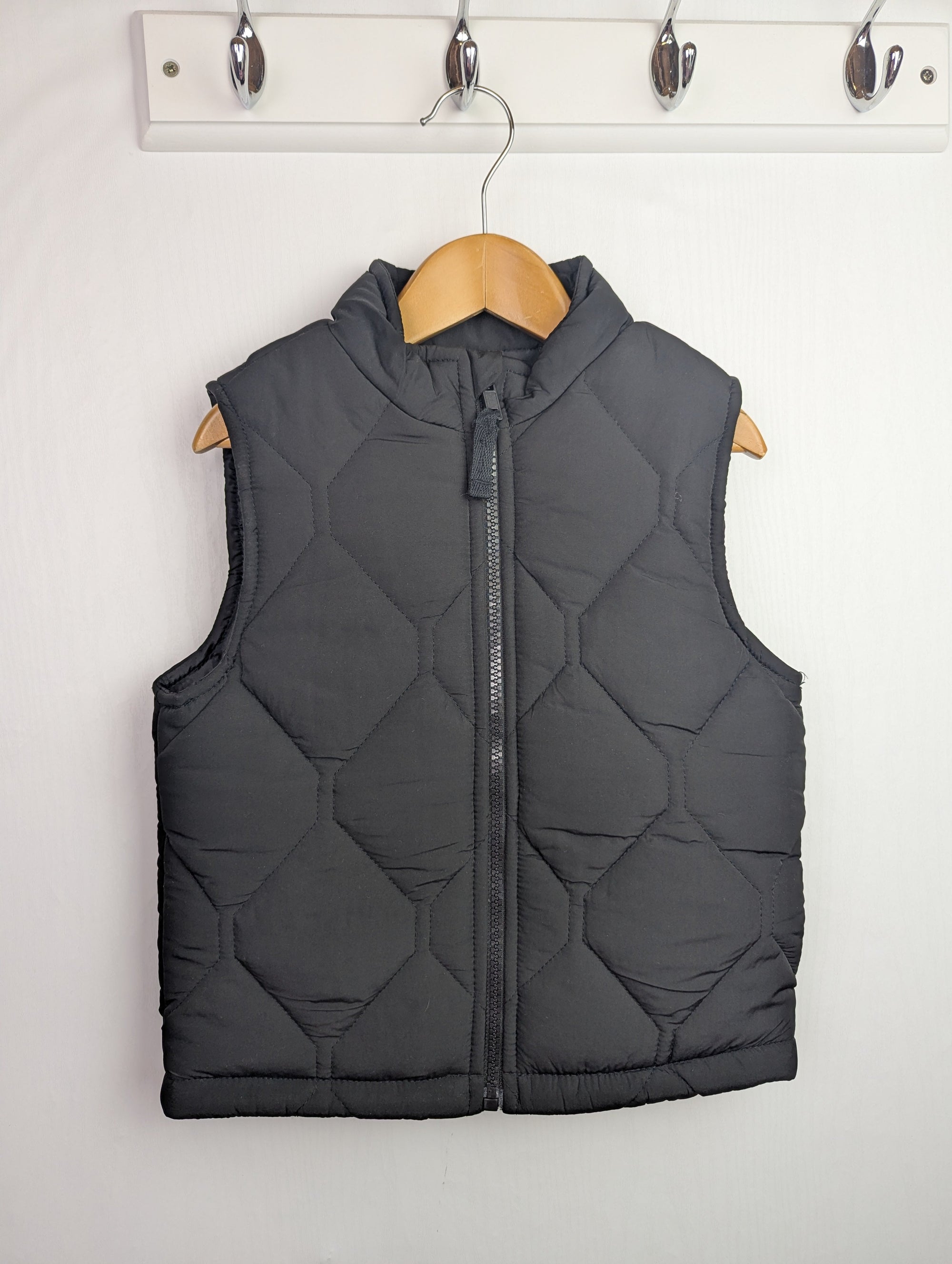 F&F Black Quilted Body Warmer - Unisex 3 - 4 Years - Little Ones Preloved. Second Hand Children's & Preloved Baby, Kids, Girls & Boys Clothes. UK online