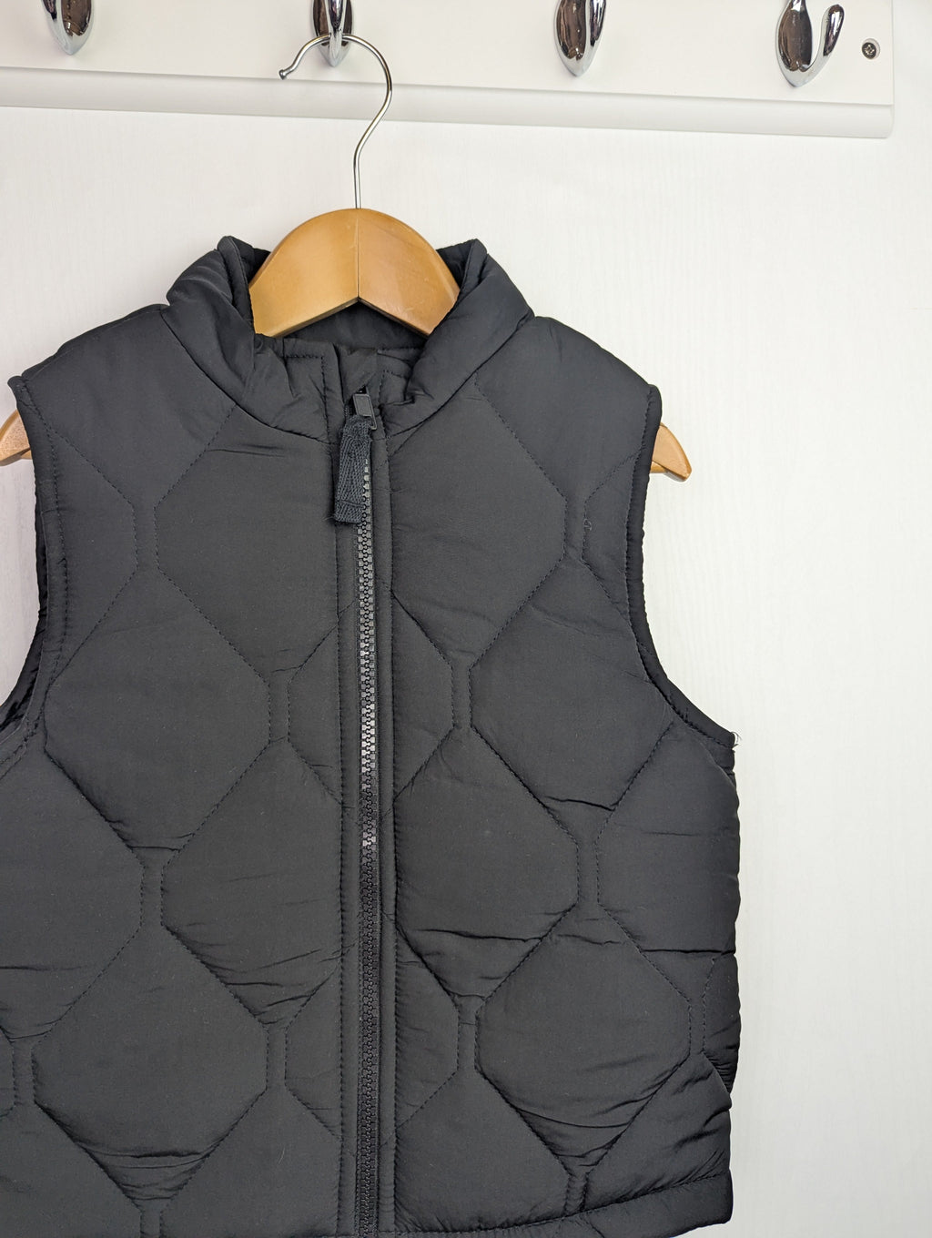 F&F Black Quilted Body Warmer - Unisex 3 - 4 Years - Little Ones Preloved. Second Hand Children's & Preloved Baby, Kids, Girls & Boys Clothes. UK online