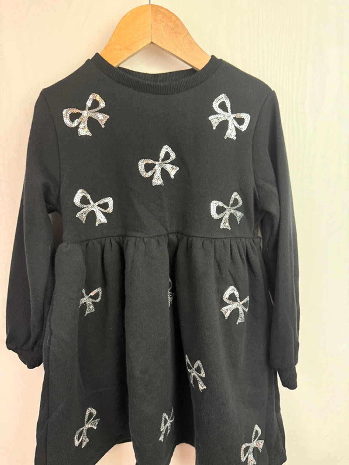 F&F Black & Silver Bow Dress - Girls 5 - 6 Years - Little Ones Preloved. Second Hand Children's & Preloved Baby, Kids, Girls & Boys Clothes. UK online