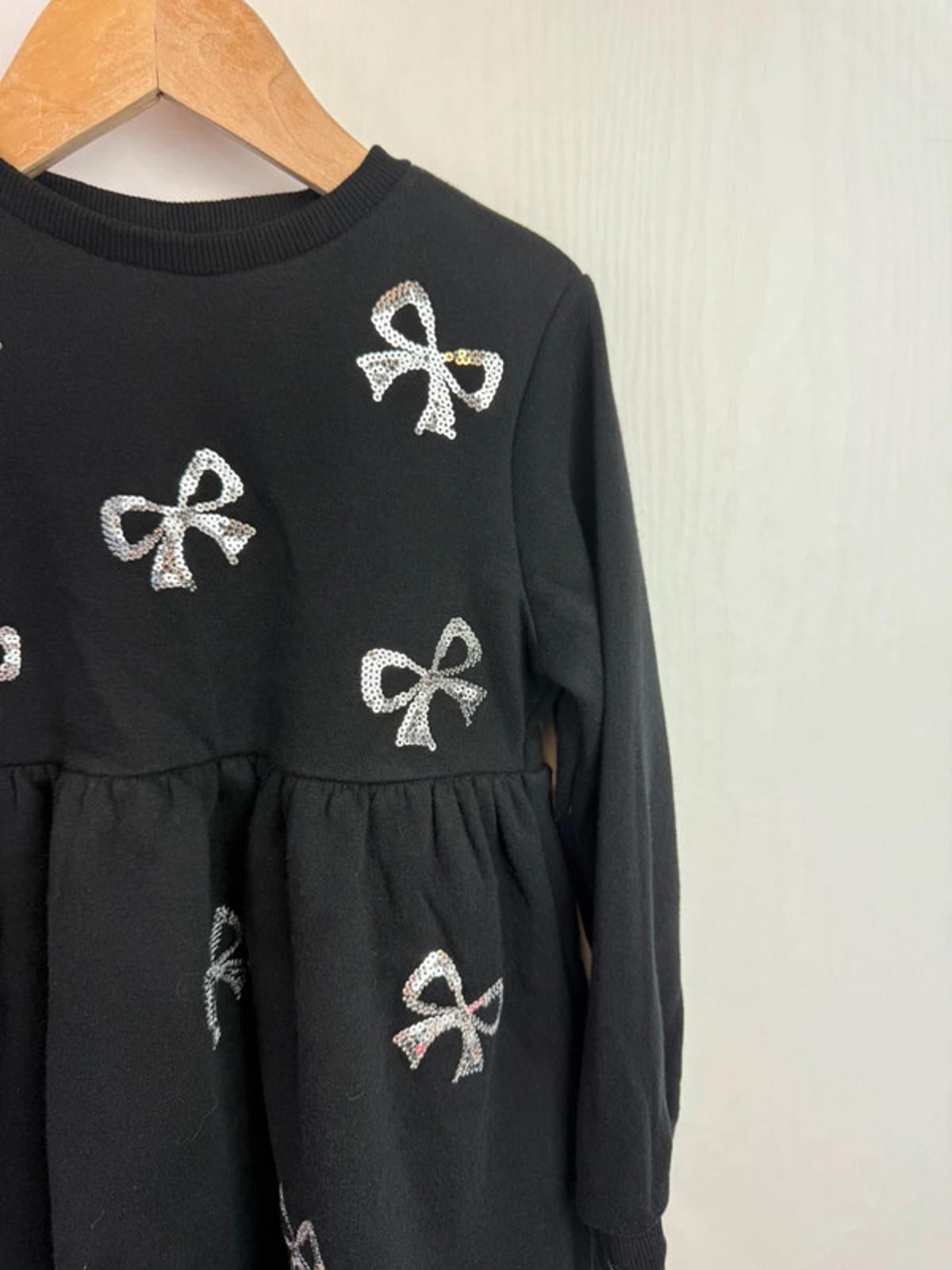 F&F Black & Silver Bow Dress - Girls 5 - 6 Years - Little Ones Preloved. Second Hand Children's & Preloved Baby, Kids, Girls & Boys Clothes. UK online