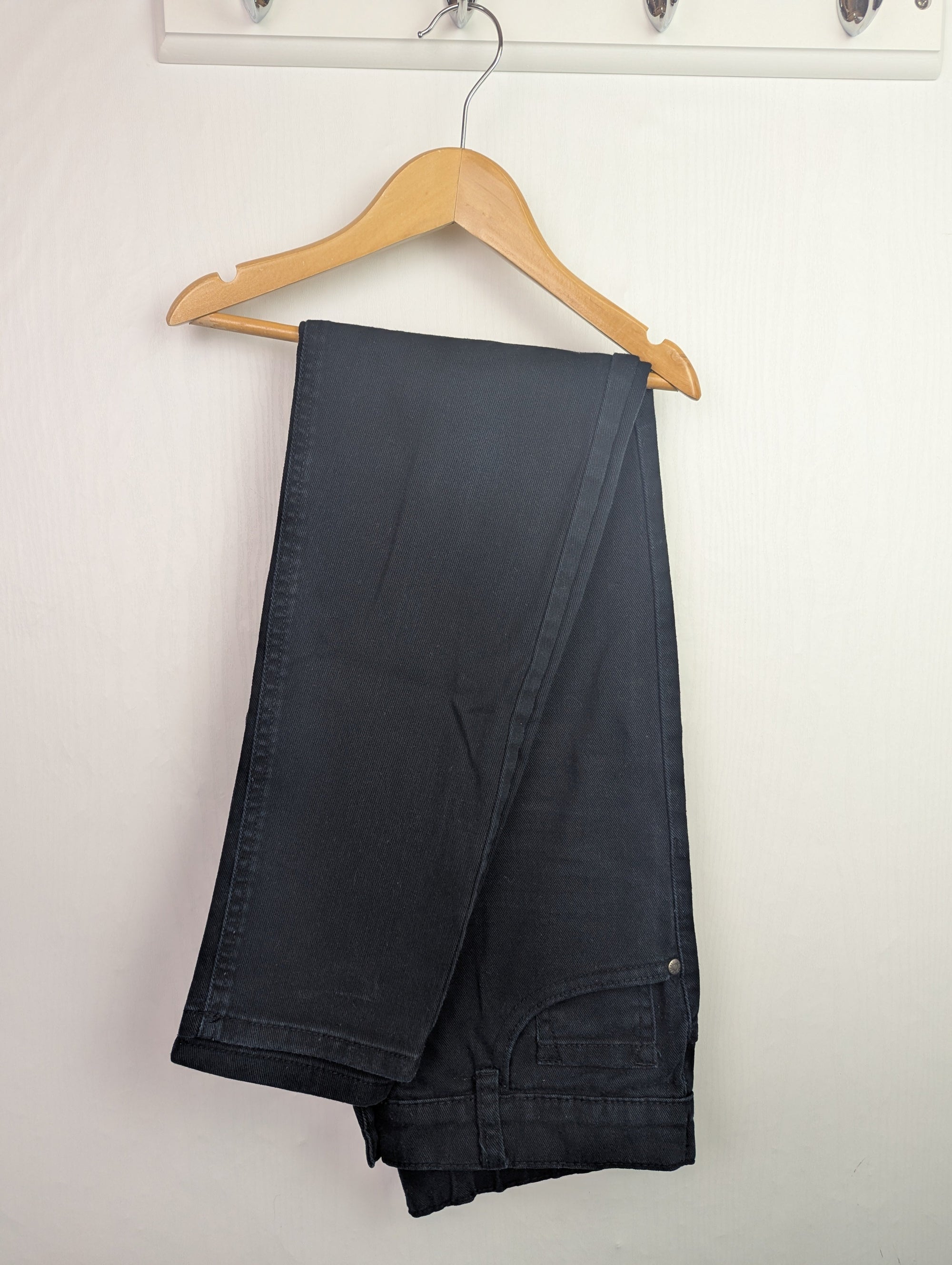 F&F Black Straight Jeans - Boys 12 - 13 Years - Little Ones Preloved. Second Hand Children's & Preloved Baby, Kids, Girls & Boys Clothes. UK online