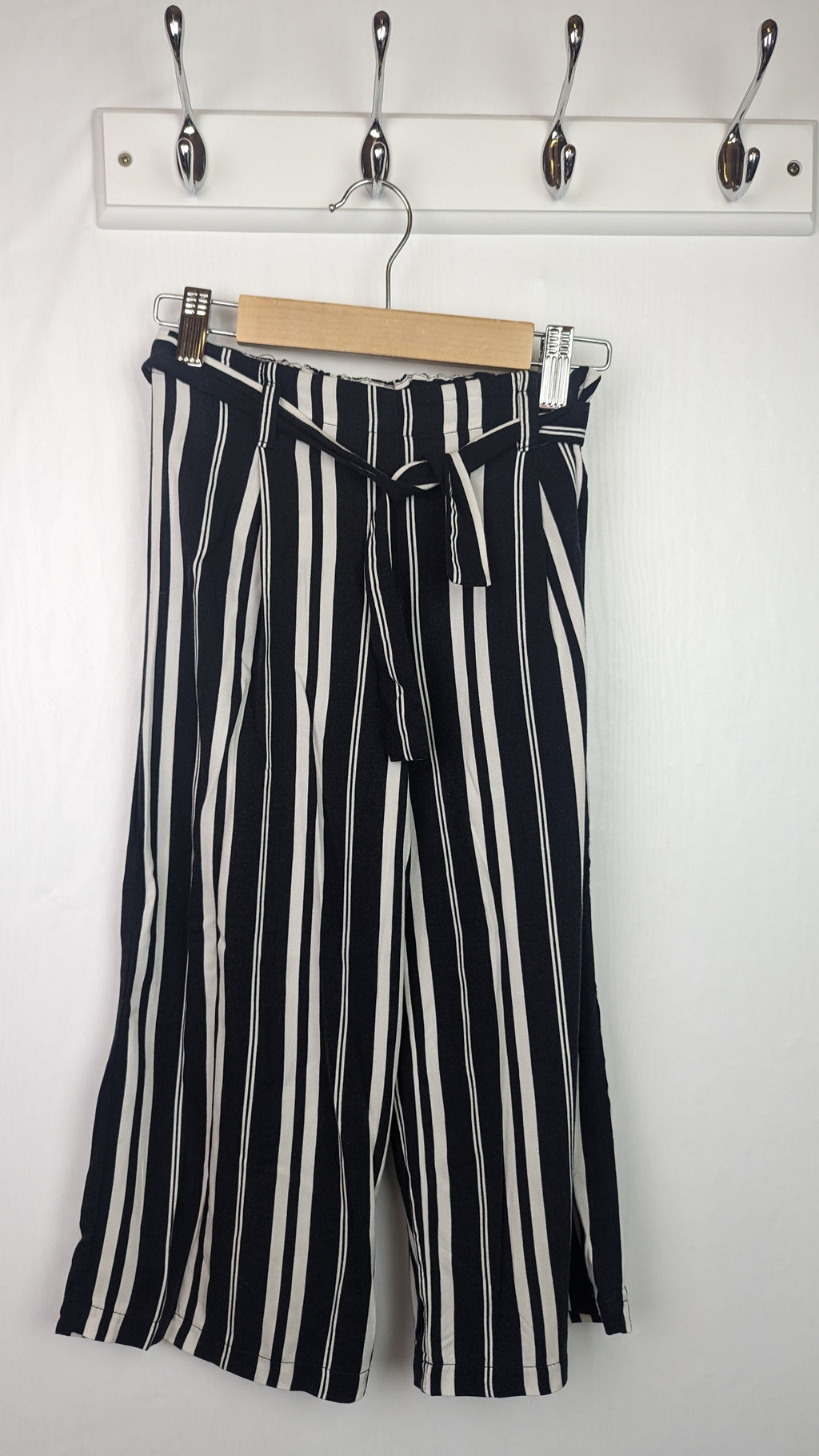F&F Black & White Culottes - Girls 8 - 9 Years - Little Ones Preloved. Second Hand Children's & Preloved Baby, Kids, Girls & Boys Clothes. UK online