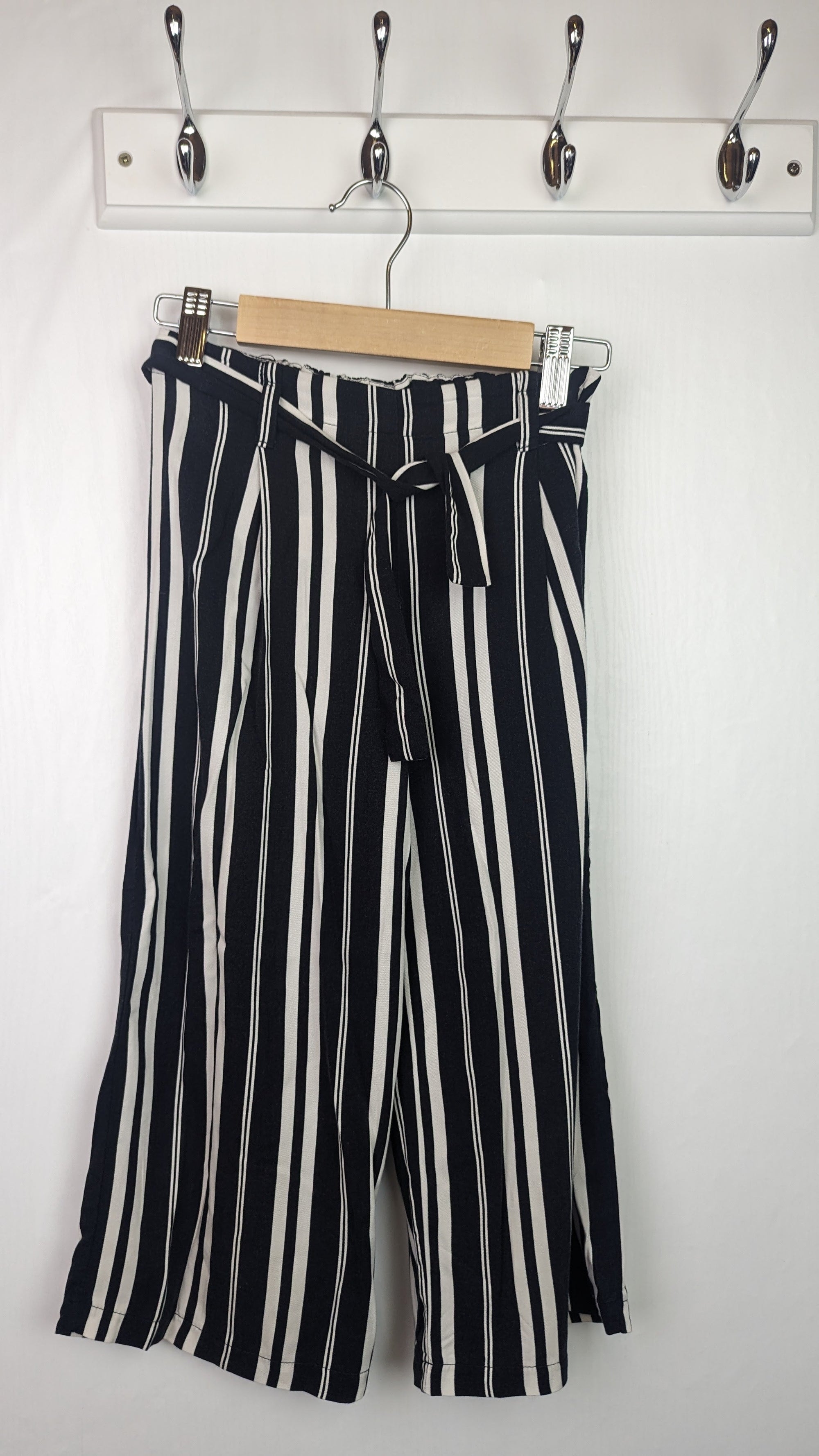 F&F Black & White Culottes - Girls 8 - 9 Years - Little Ones Preloved. Second Hand Children's & Preloved Baby, Kids, Girls & Boys Clothes. UK online