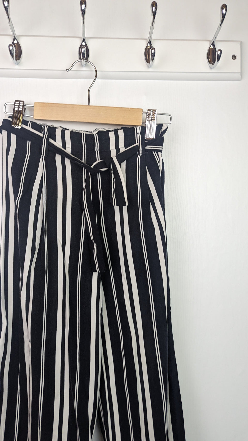 F&F Black & White Culottes - Girls 8 - 9 Years - Little Ones Preloved. Second Hand Children's & Preloved Baby, Kids, Girls & Boys Clothes. UK online