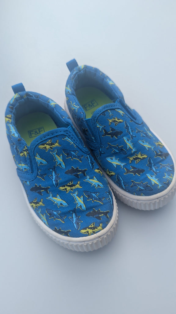 F&F Blue Shark Plimsolls - Boys Size 6 F&F Used, Preloved, Preworn & Second Hand Baby, Kids & Children's Clothing UK Online. Cheap affordable. Brands including Next, Joules, Nutmeg Morrisons, TU, F&F, H&M.