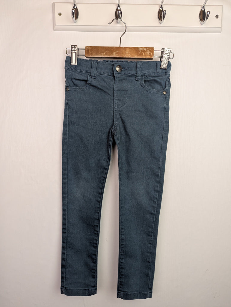 F&F Blue/Grey Denim Jeans - Boys 4-5 Years Little Ones Preloved Used, Preloved, Preworn Baby, Girls & Boys Clothes. Kids & Children's second hand Clothing UK Online. Cheap affordable. Brands including Next, Joules, Nutmeg Morrisons, TU, F&F, H&M.
