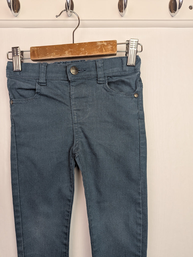 F&F Blue/Grey Denim Jeans - Boys 4-5 Years Little Ones Preloved Used, Preloved, Preworn Baby, Girls & Boys Clothes. Kids & Children's second hand Clothing UK Online. Cheap affordable. Brands including Next, Joules, Nutmeg Morrisons, TU, F&F, H&M.