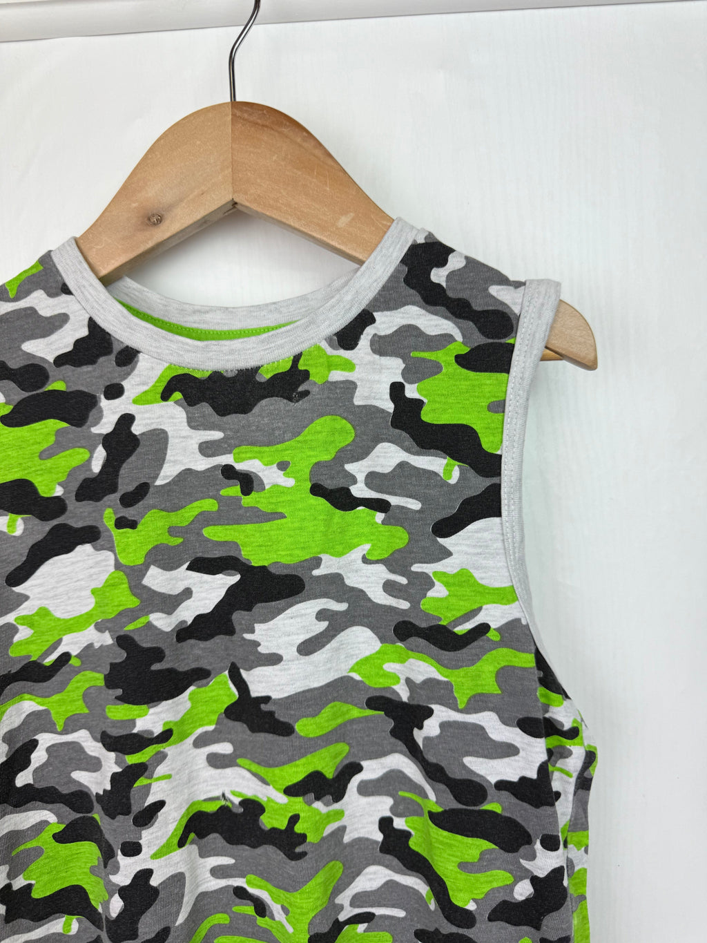 F&F Camo Vest Top - Boys 7 - 8 Years - Little Ones Preloved. Second Hand Children's & Preloved Baby, Kids, Girls & Boys Clothes. UK online