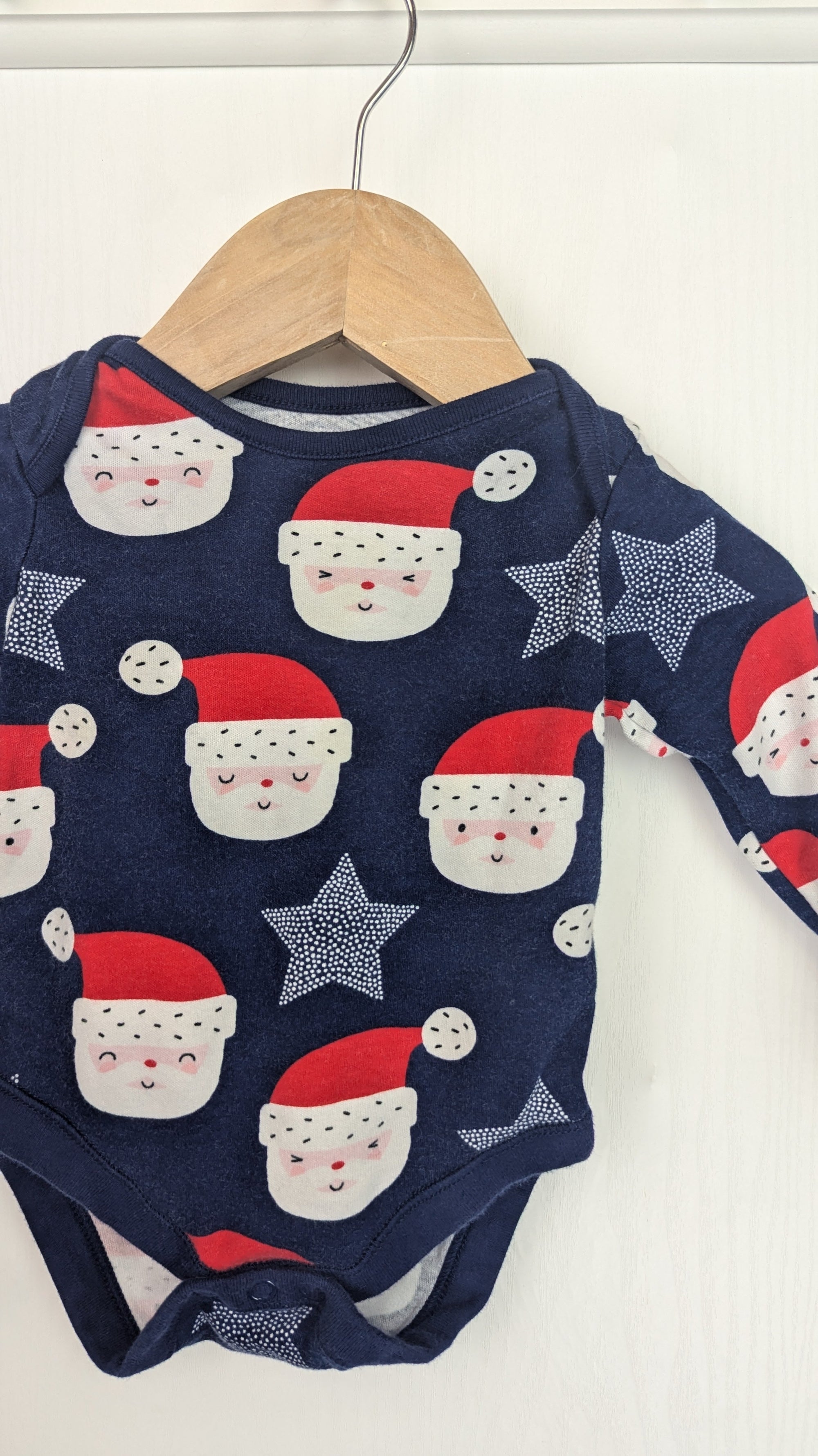 F&F Christmas Santa Bodysuit - Unisex Baby 3 - 6 Months - Little Ones Preloved. Second Hand Children's & Preloved Baby, Kids, Girls & Boys Clothes. UK online