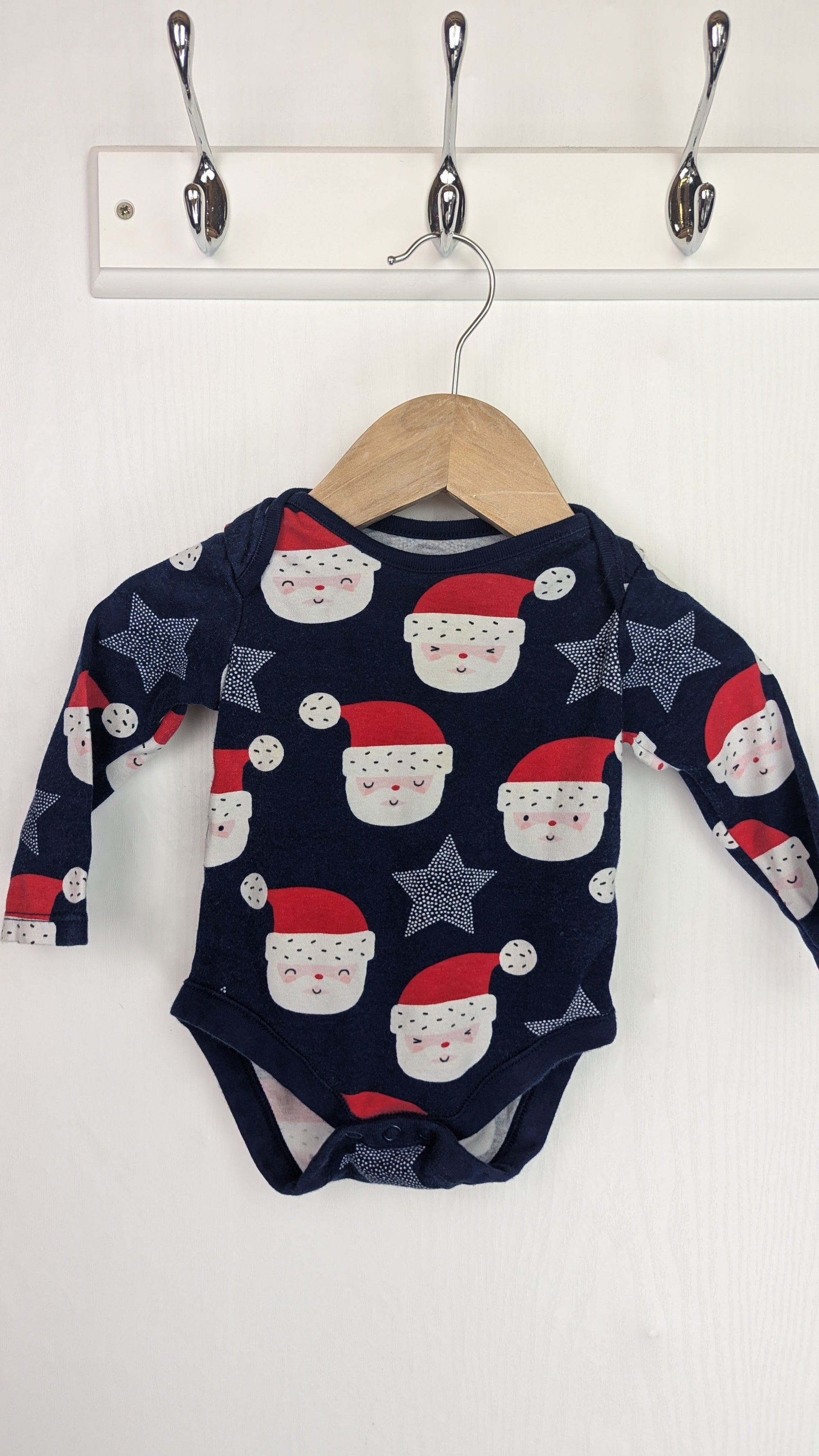 F&F Christmas Santa Bodysuit - Unisex Baby 3 - 6 Months - Little Ones Preloved. Second Hand Children's & Preloved Baby, Kids, Girls & Boys Clothes. UK online