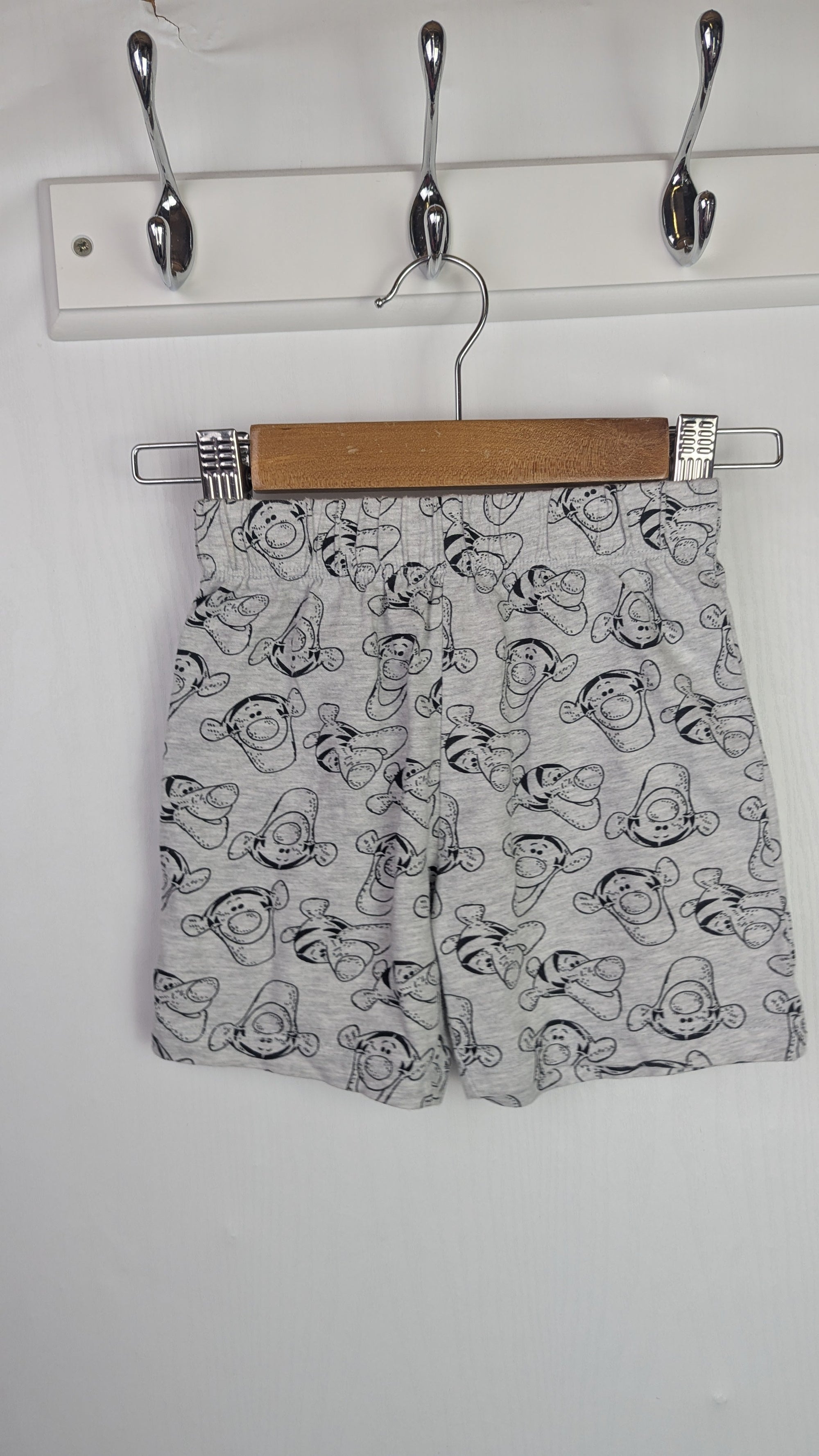 F&F Disney Tigger Shorts - Boys 12-18 Months Little Ones Preloved. Preloved Kids & Children’s Gently Used Clothing. Second Hand Baby, Girls & Boys Clothes. UK Postage