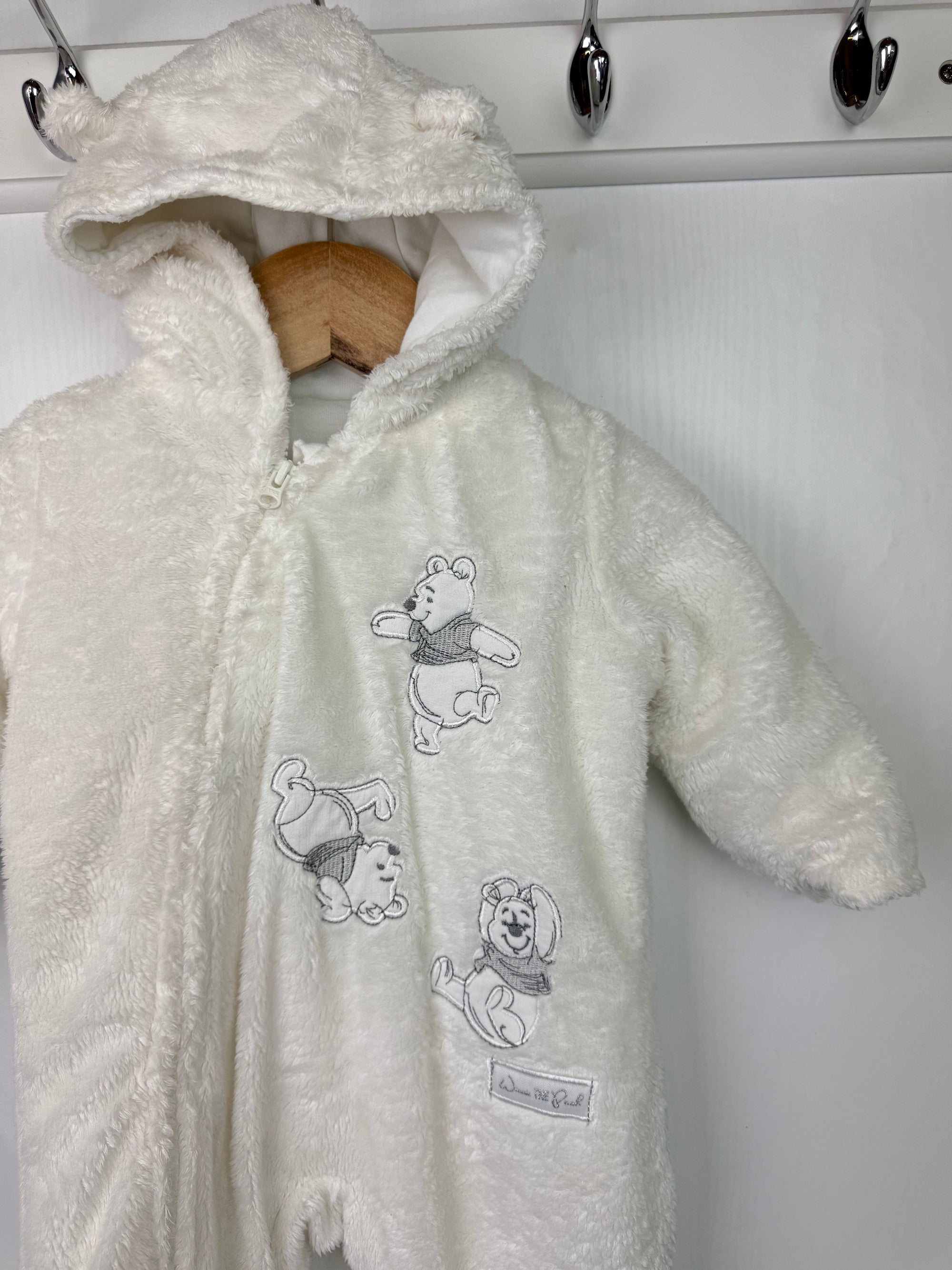 F&F Disney Winnie The Pooh Pramsuit - Unisex 0 - 3 Months - Little Ones Preloved. Second Hand Children's & Preloved Baby, Kids, Girls & Boys Clothes. UK online