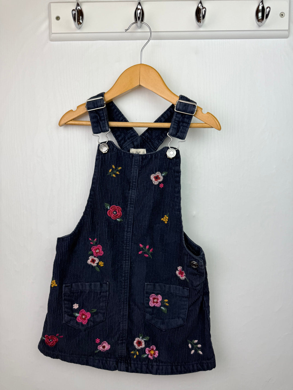 F&F Floral Cord Dungaree Dress - Girls 3 - 4 Years - Little Ones Preloved. Second Hand Children's & Preloved Baby, Kids, Girls & Boys Clothes. UK online