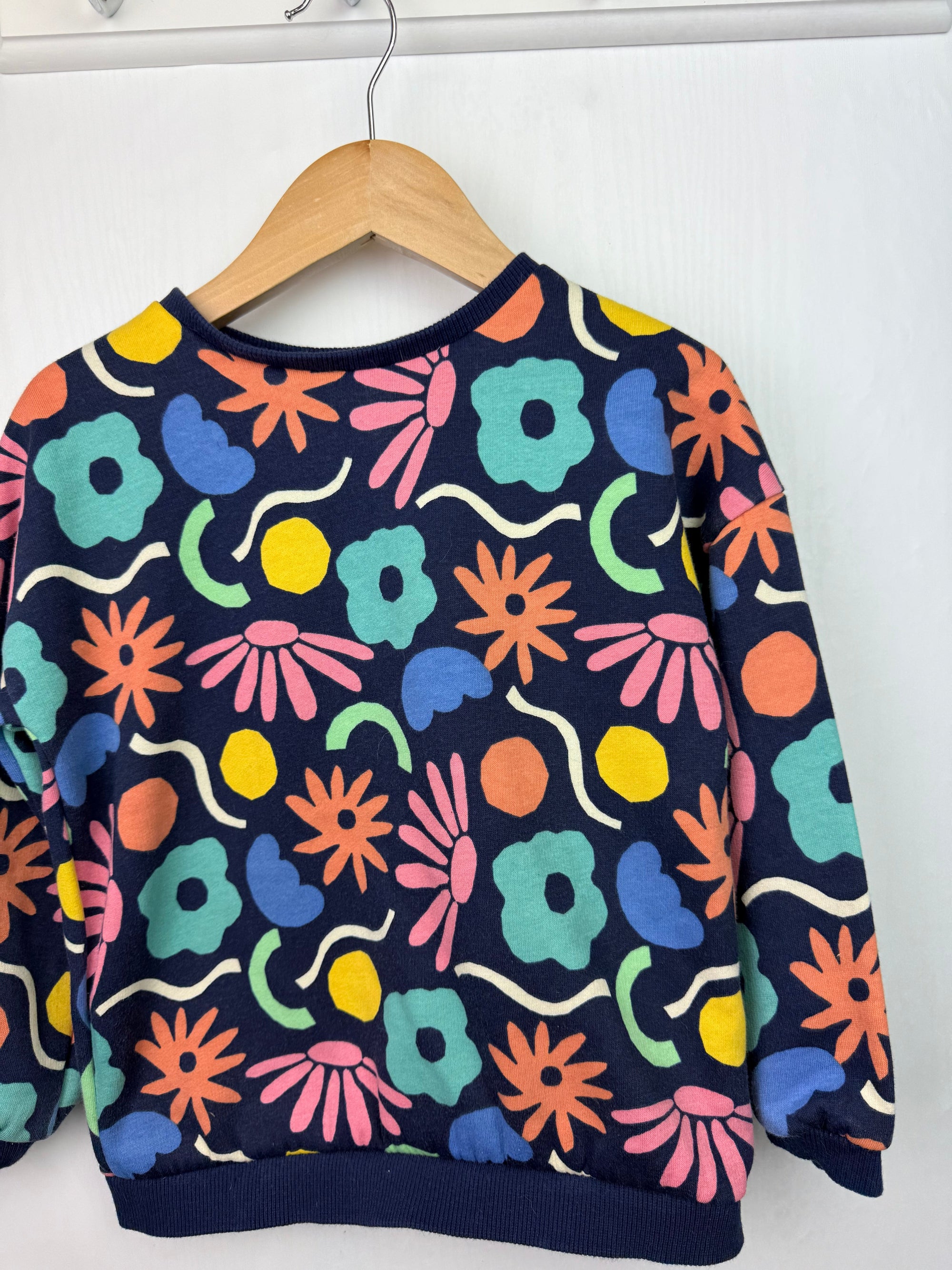 F&F Floral Round Neck Jumper - Girls 5 - 6 Years - Little Ones Preloved. Second Hand Children's & Preloved Baby, Kids, Girls & Boys Clothes. UK online