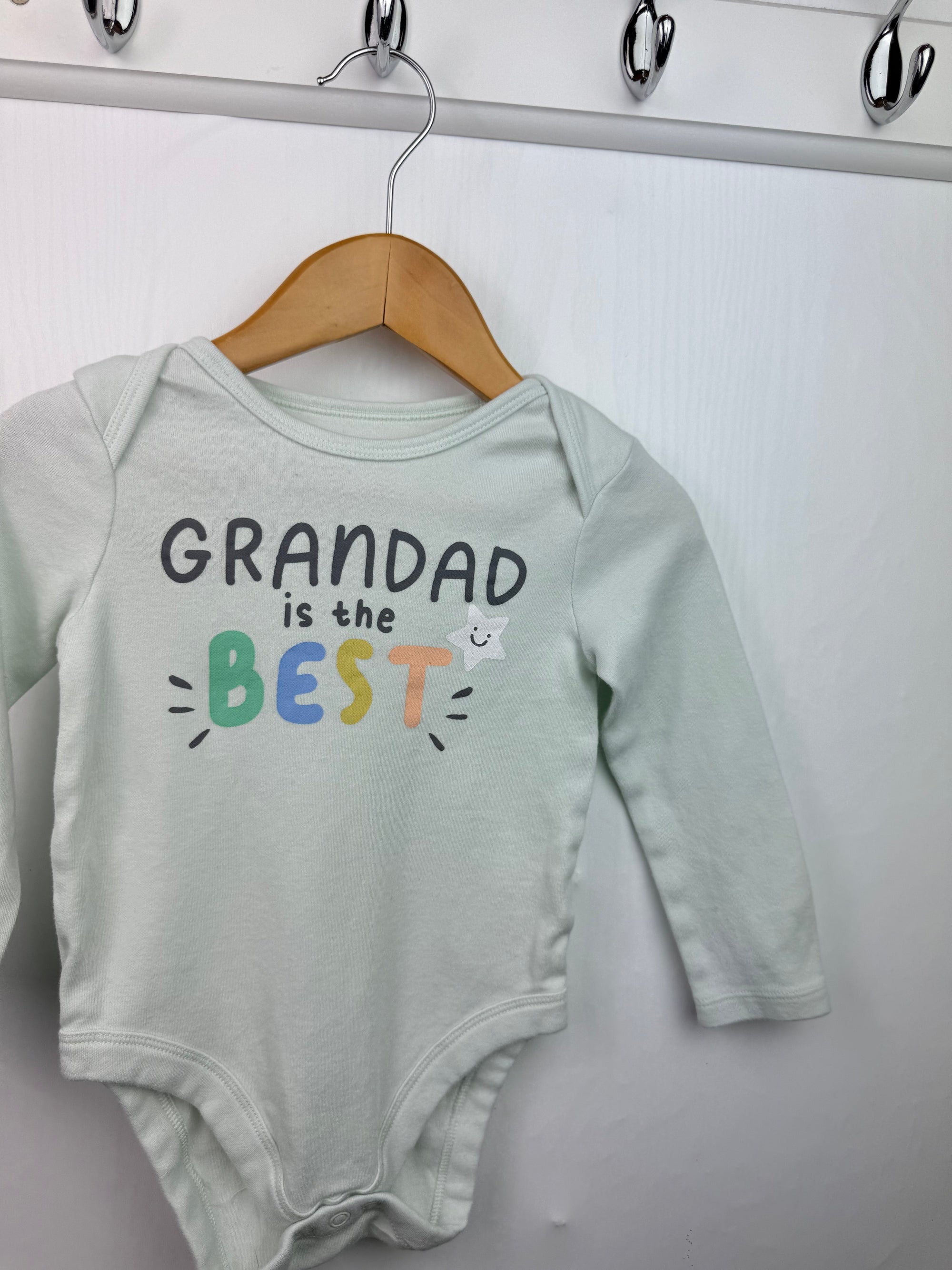 F&F Grandpa Is The Best Bodysuit - Unisex 9 - 12 Months - Little Ones Preloved. Second Hand Children's & Preloved Baby, Kids, Girls & Boys Clothes. UK online