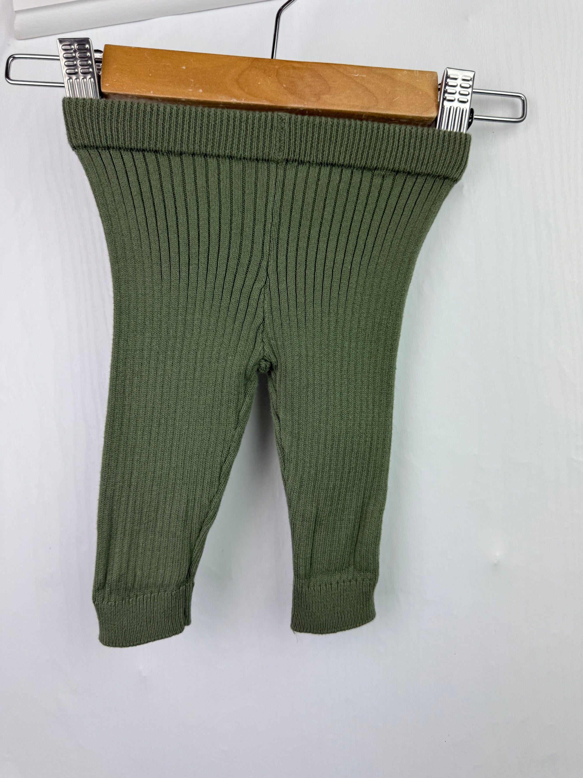 F&F Green Knit Leggings - Unisex Newborn - Little Ones Preloved. Second Hand Children's & Preloved Baby, Kids, Girls & Boys Clothes. UK online